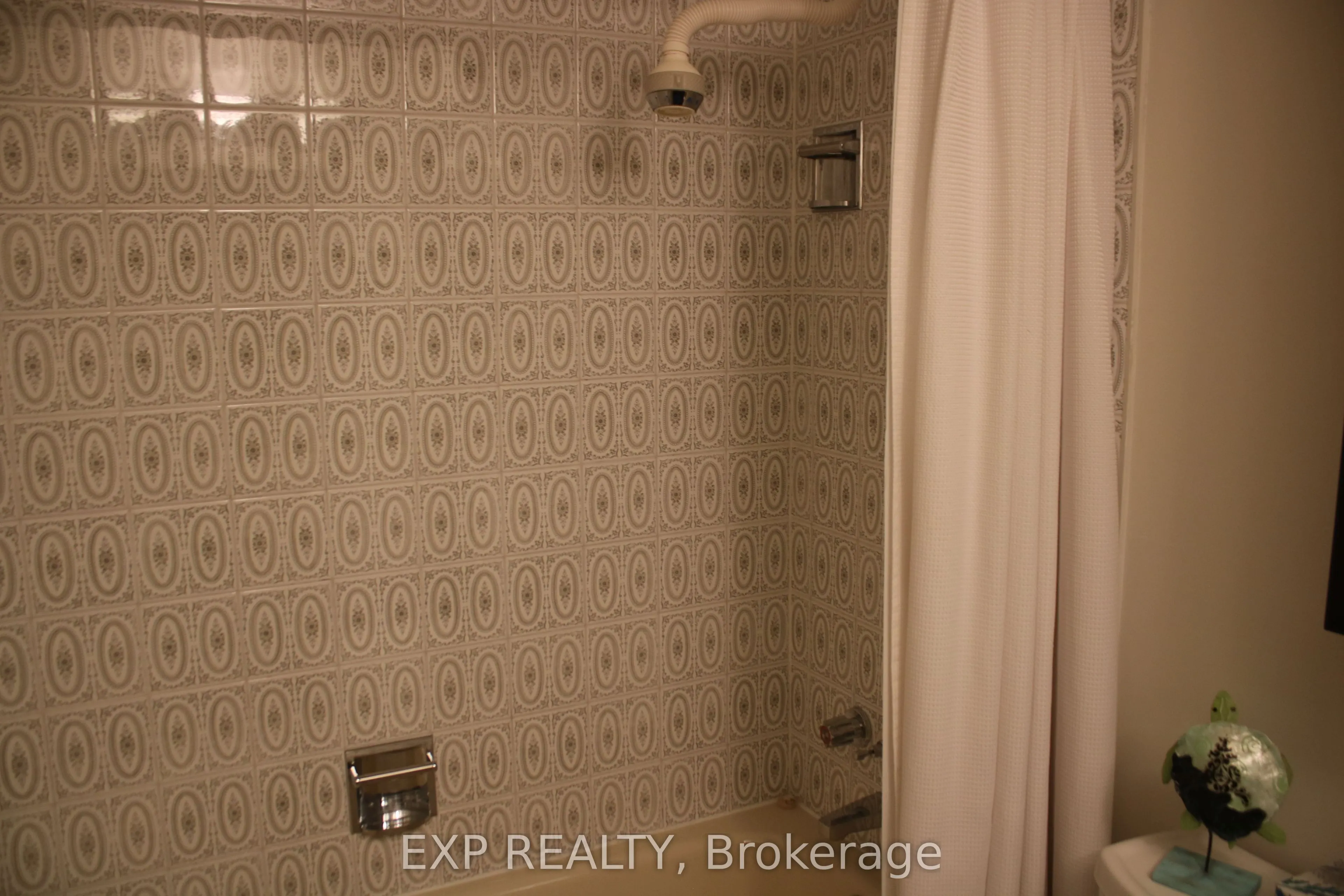 5250 Lakeshore Road, #104