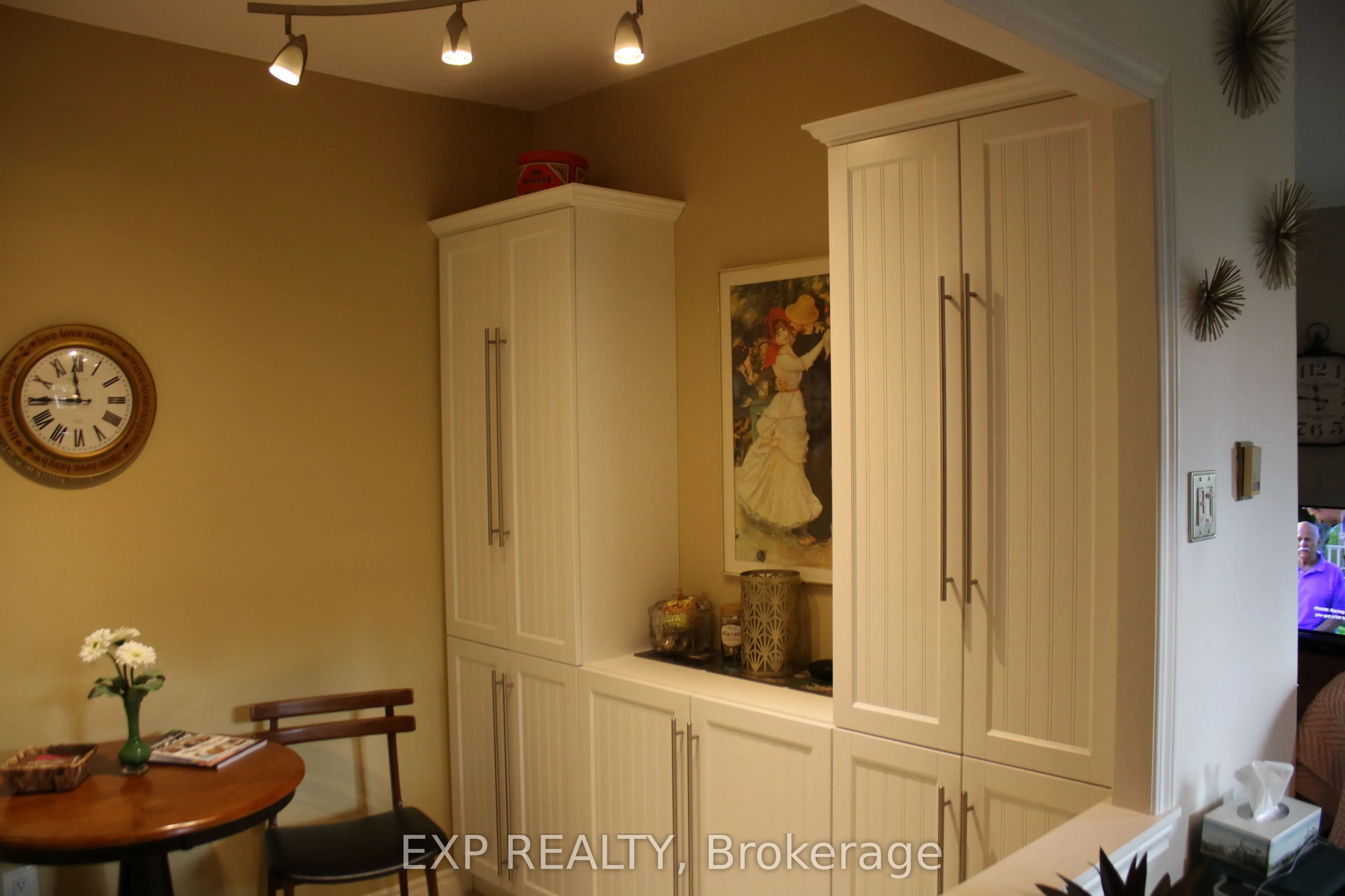5250 Lakeshore Road, #104