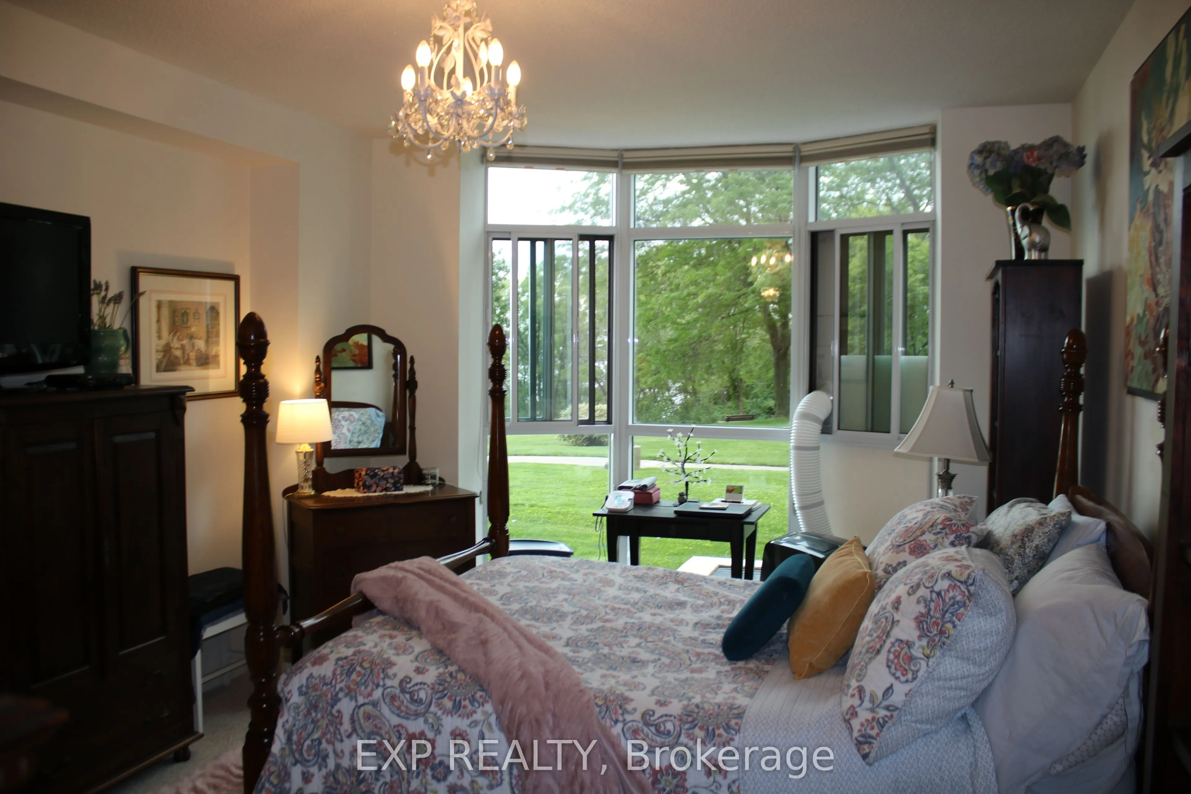 5250 Lakeshore Road, #104