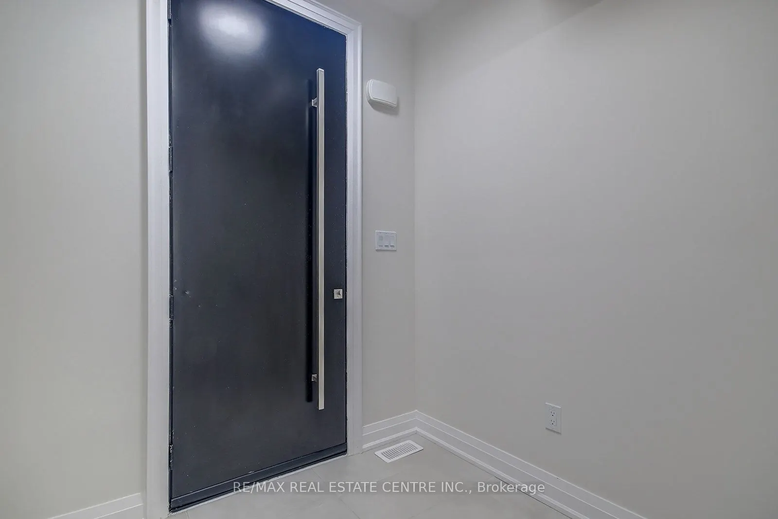 9 Caroline Street, #1