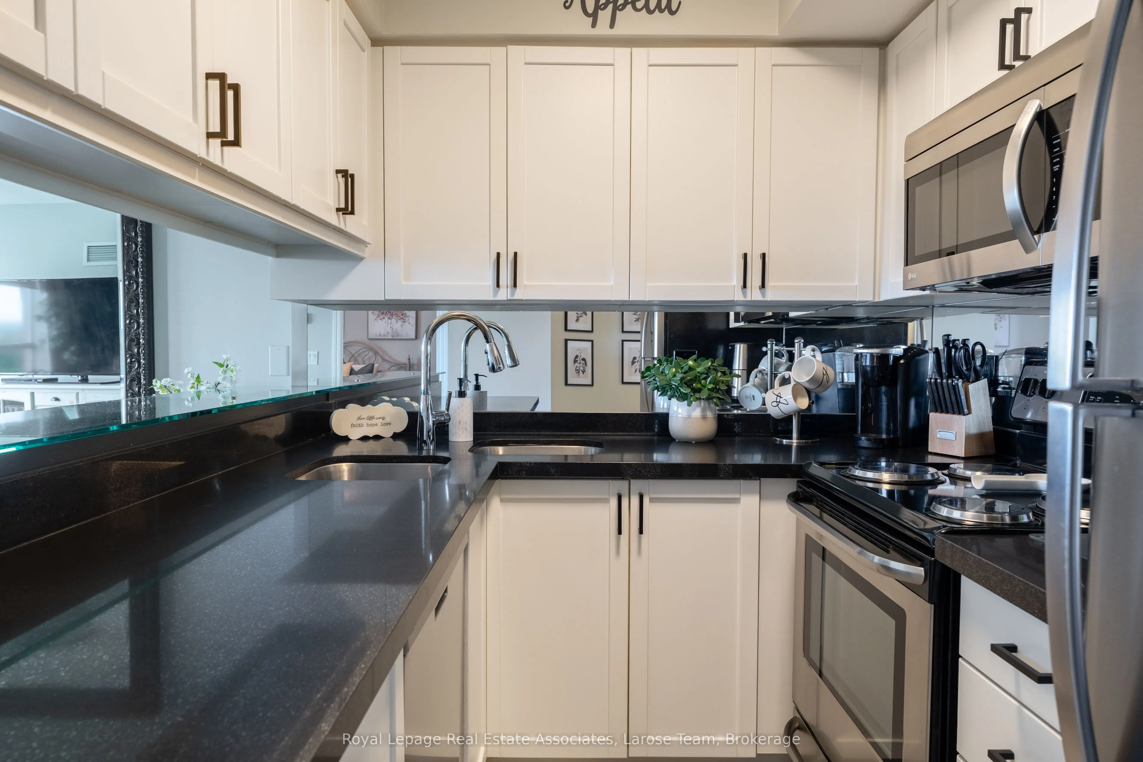 1140 Parkwest Place, #709