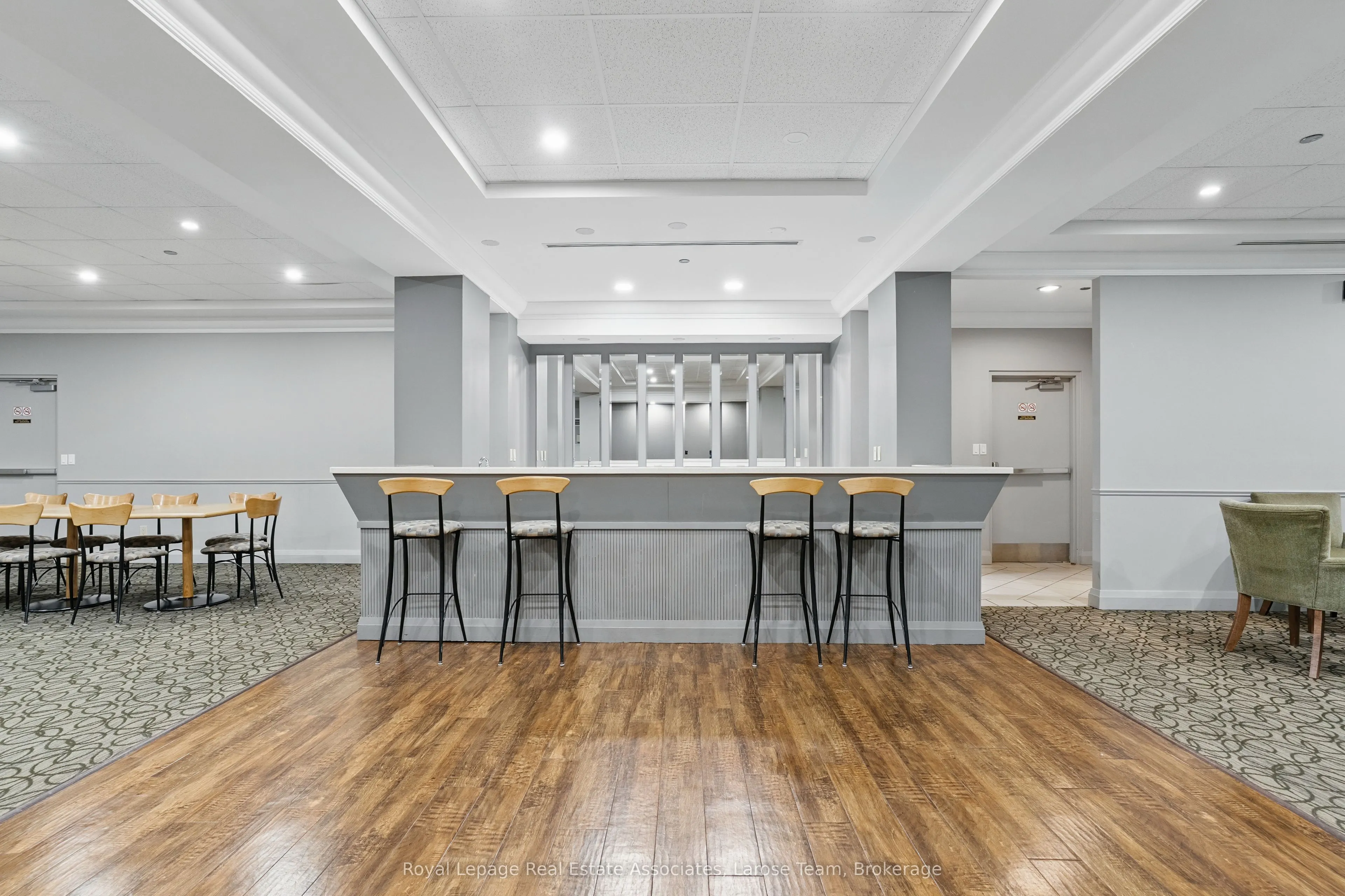 1140 Parkwest Place, #709