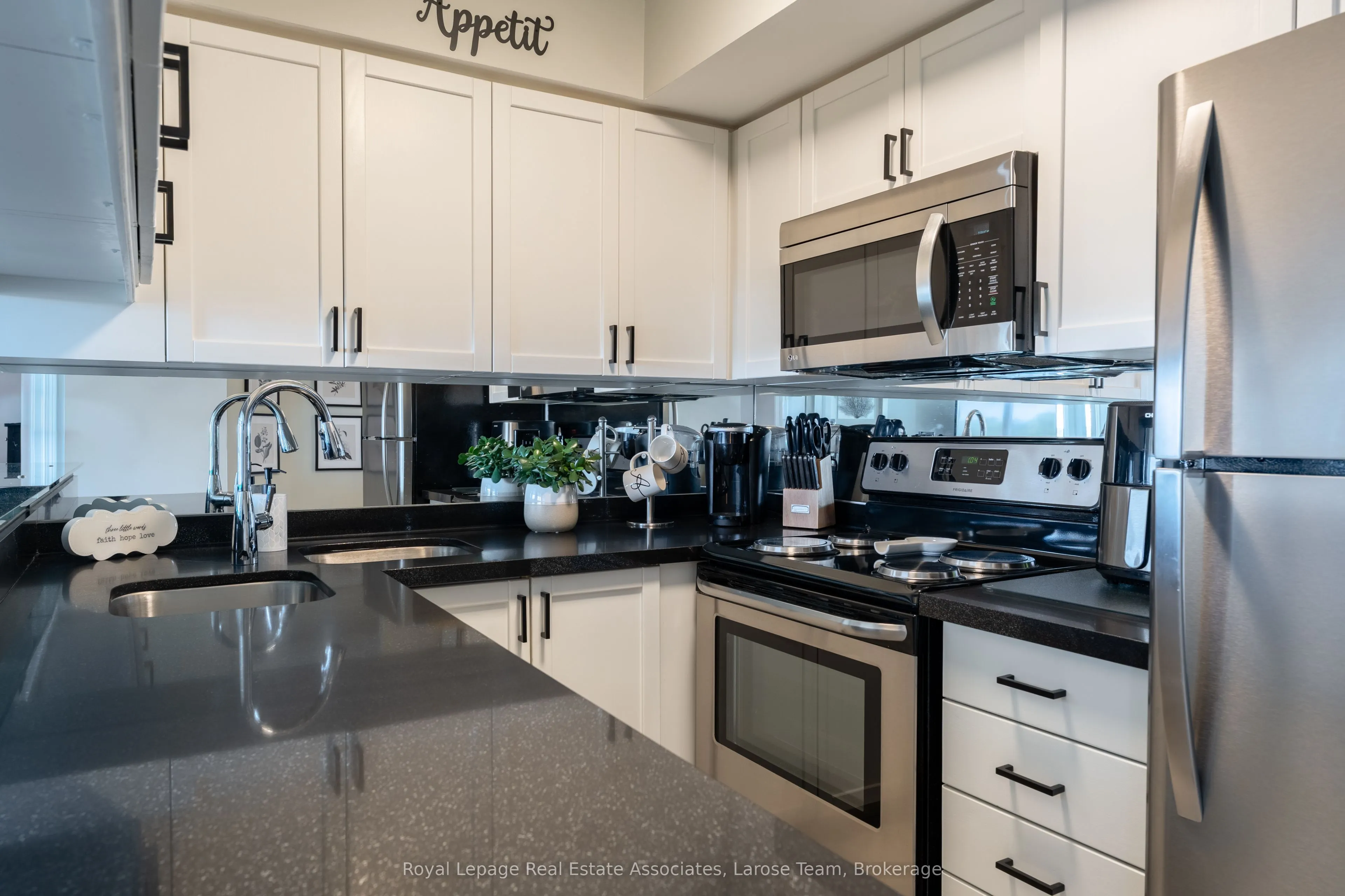 1140 Parkwest Place, #709