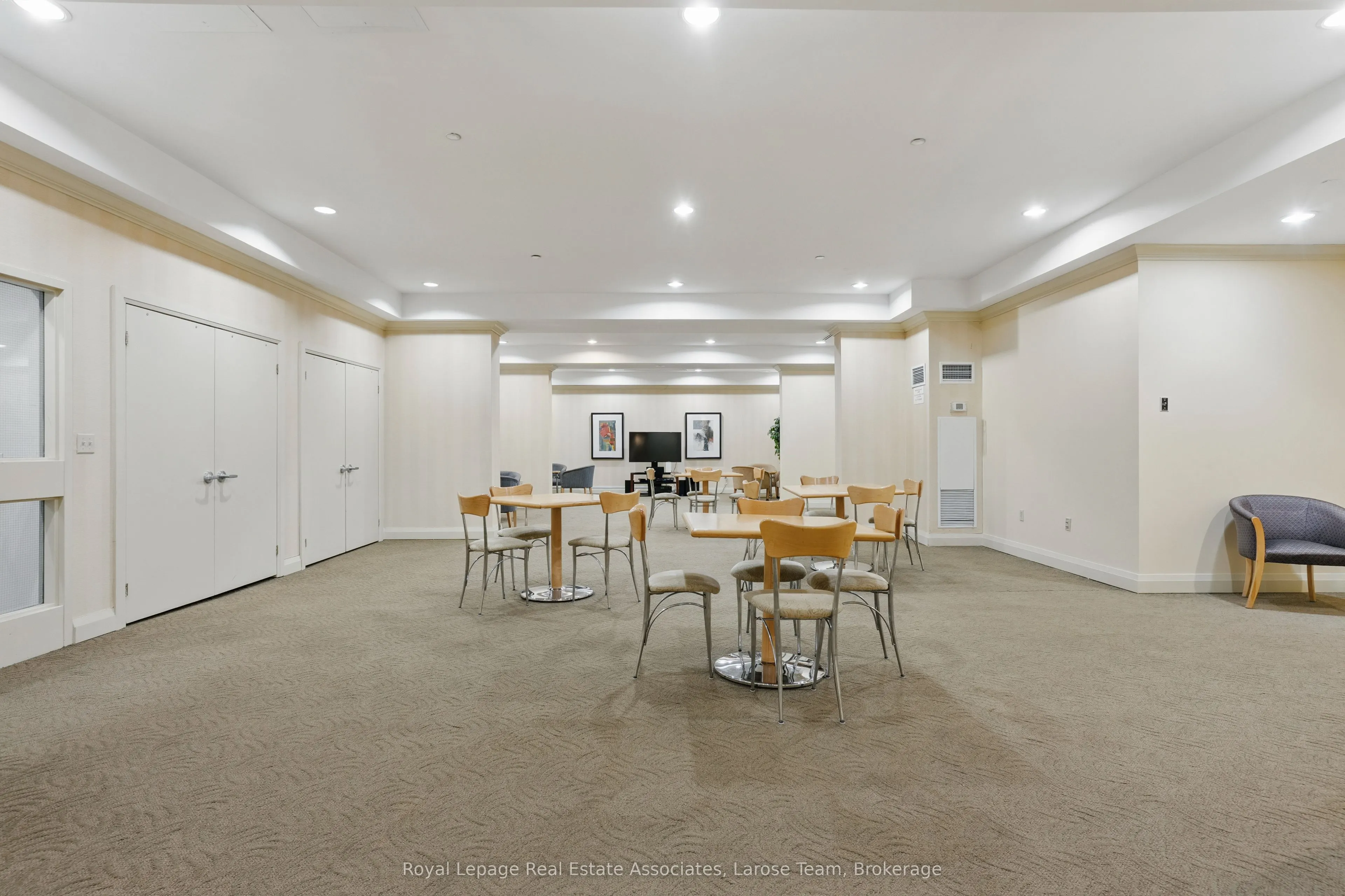 1140 Parkwest Place, #709