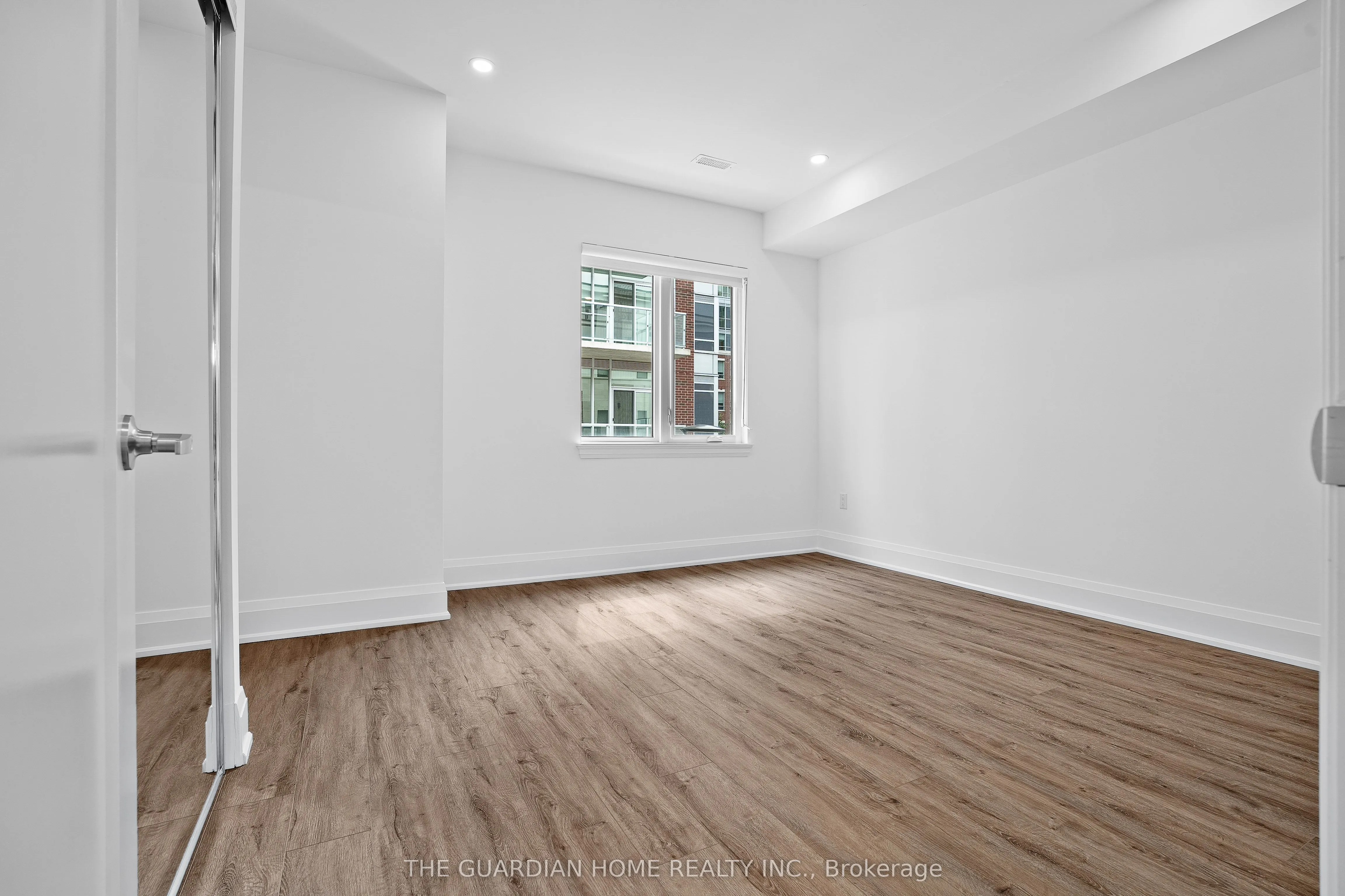 121 High Street W, #4