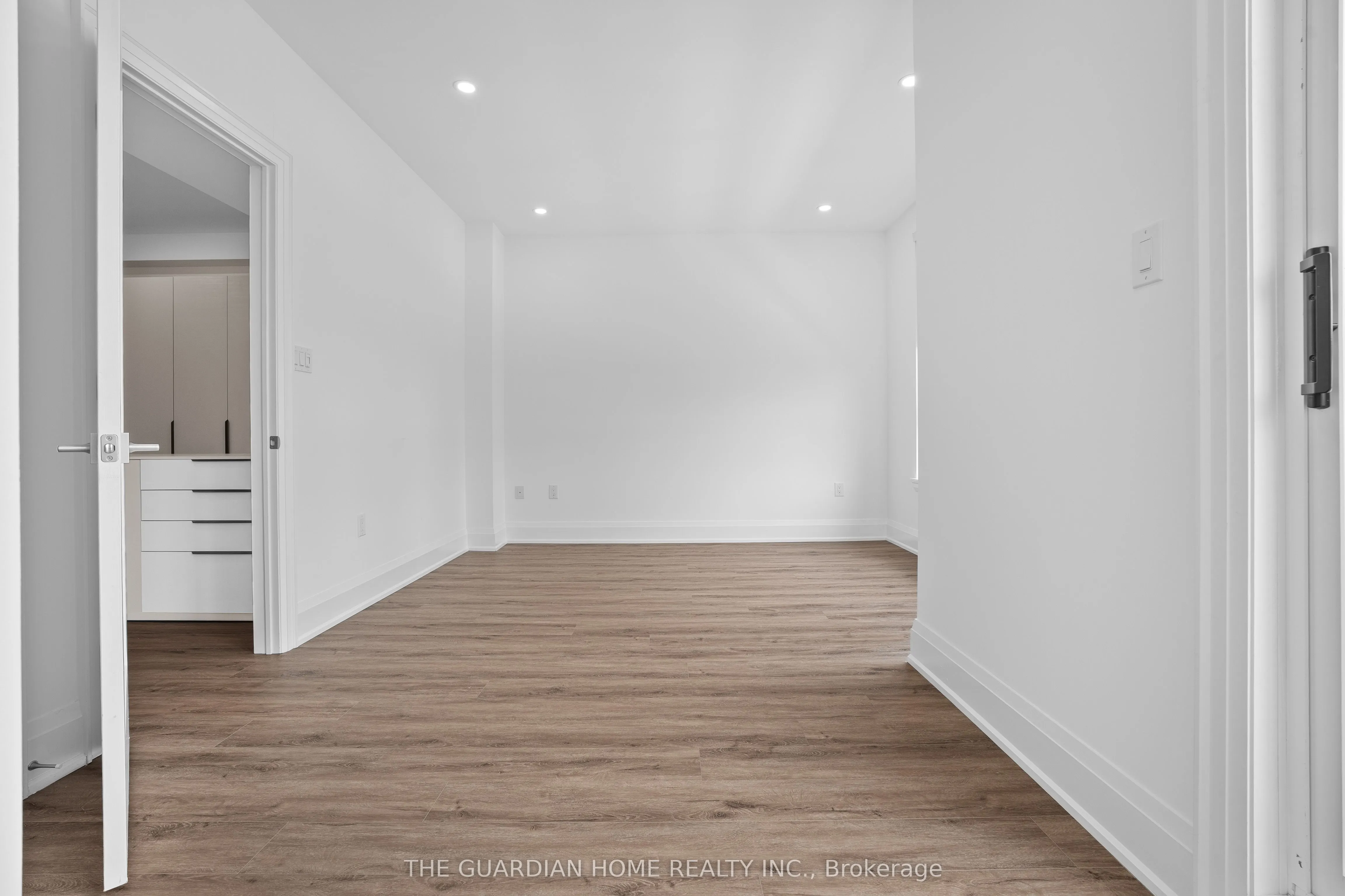 121 High Street W, #4