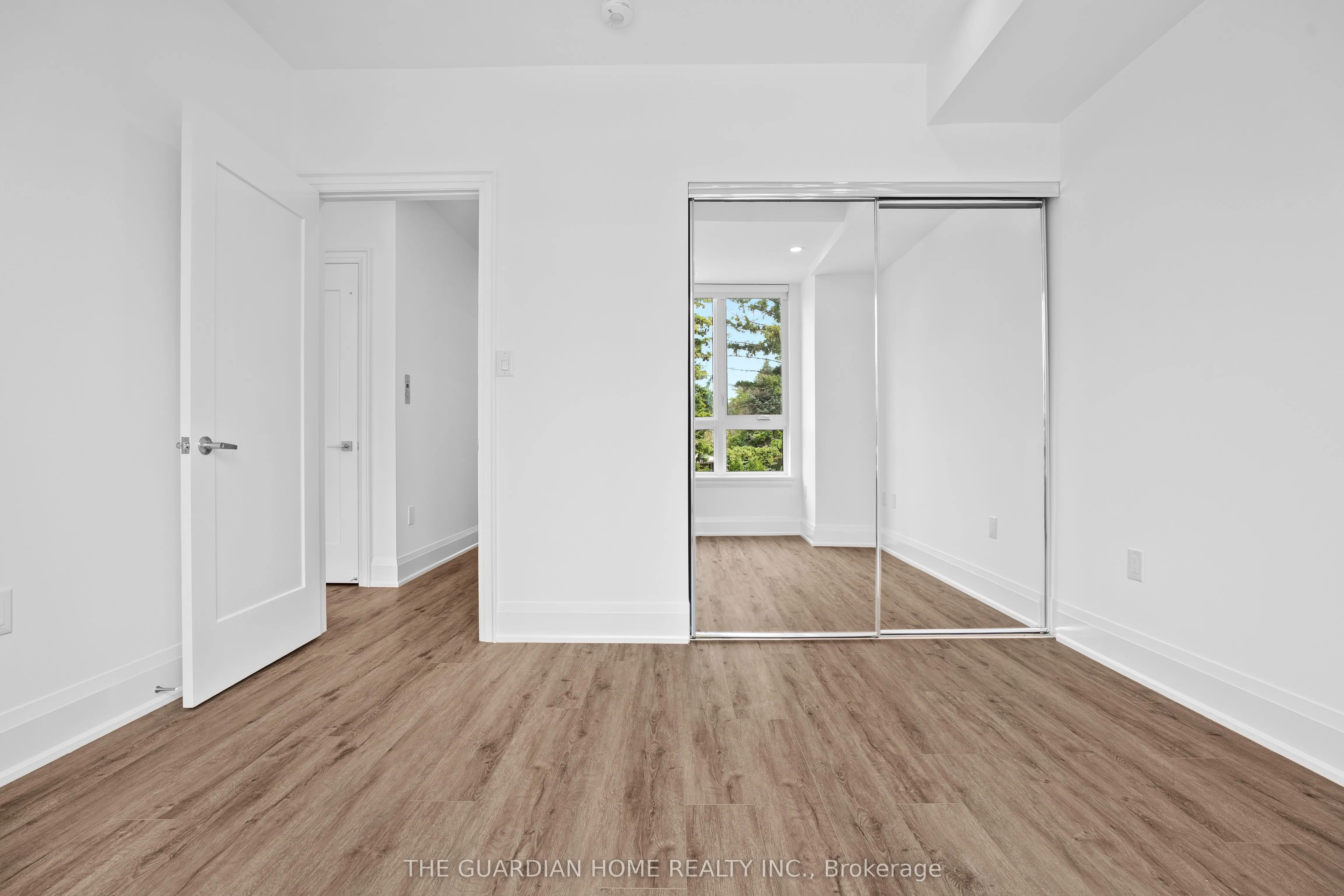 121 High Street W, #4