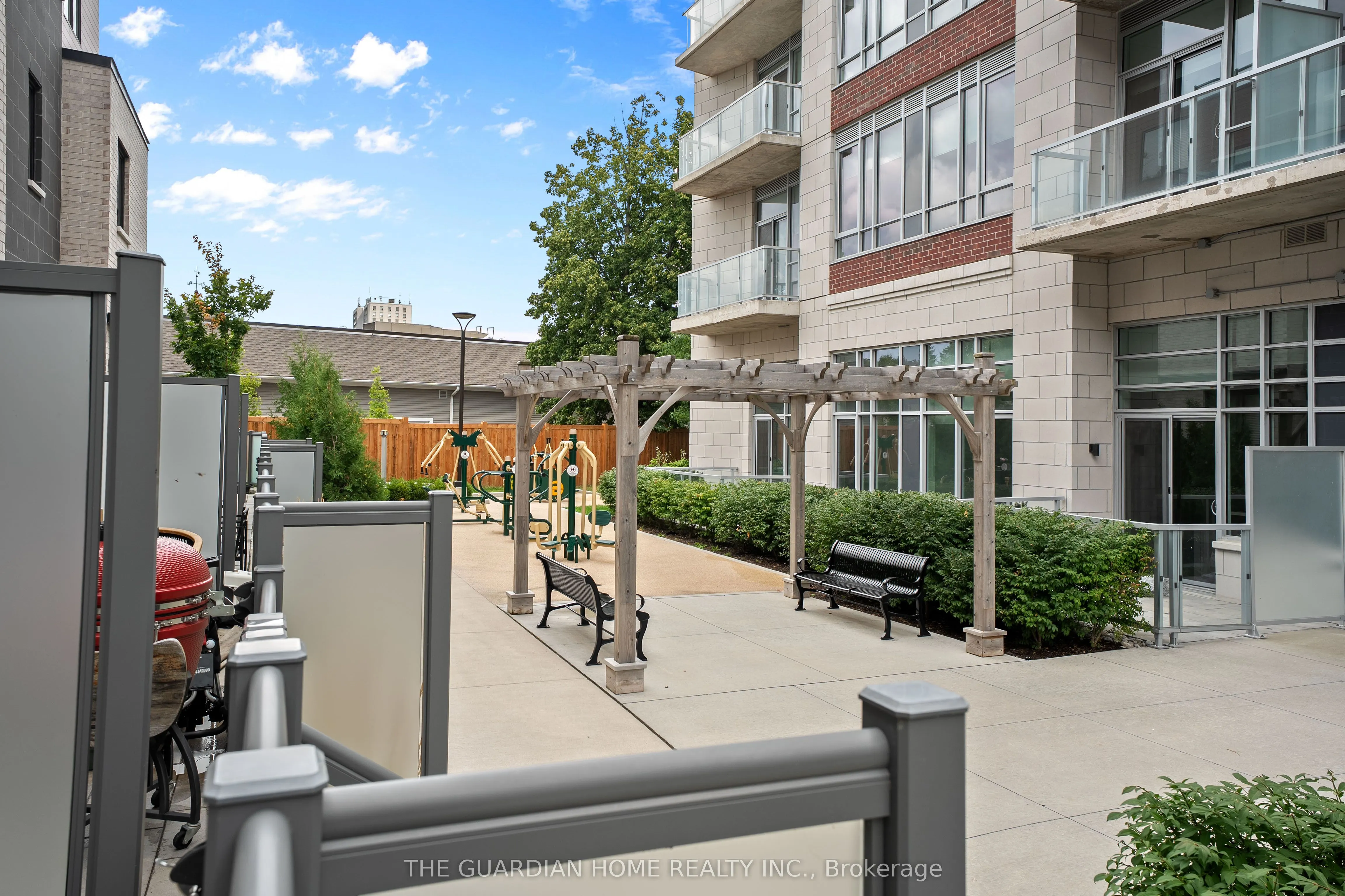 121 High Street W, #4