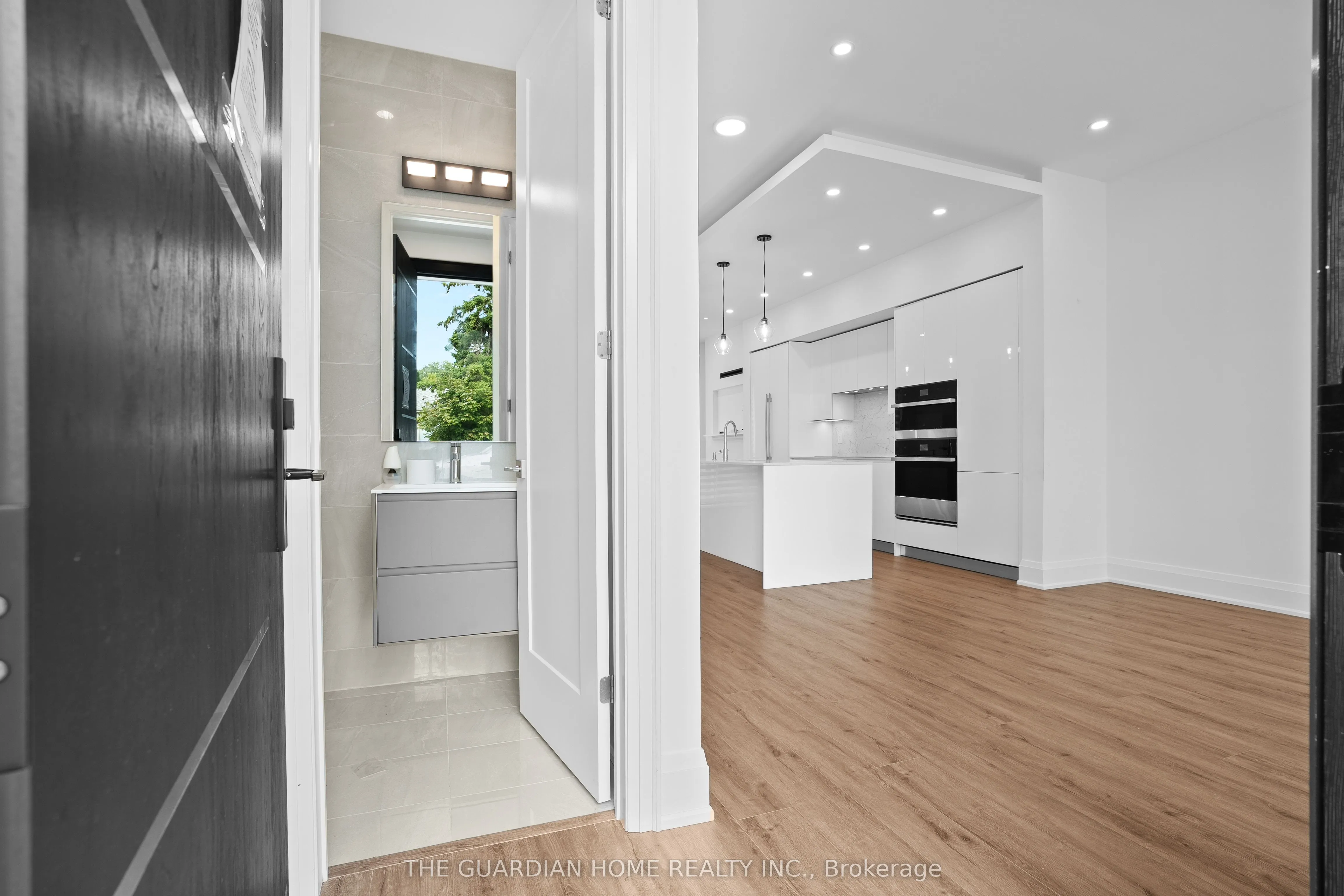 121 High Street W, #4