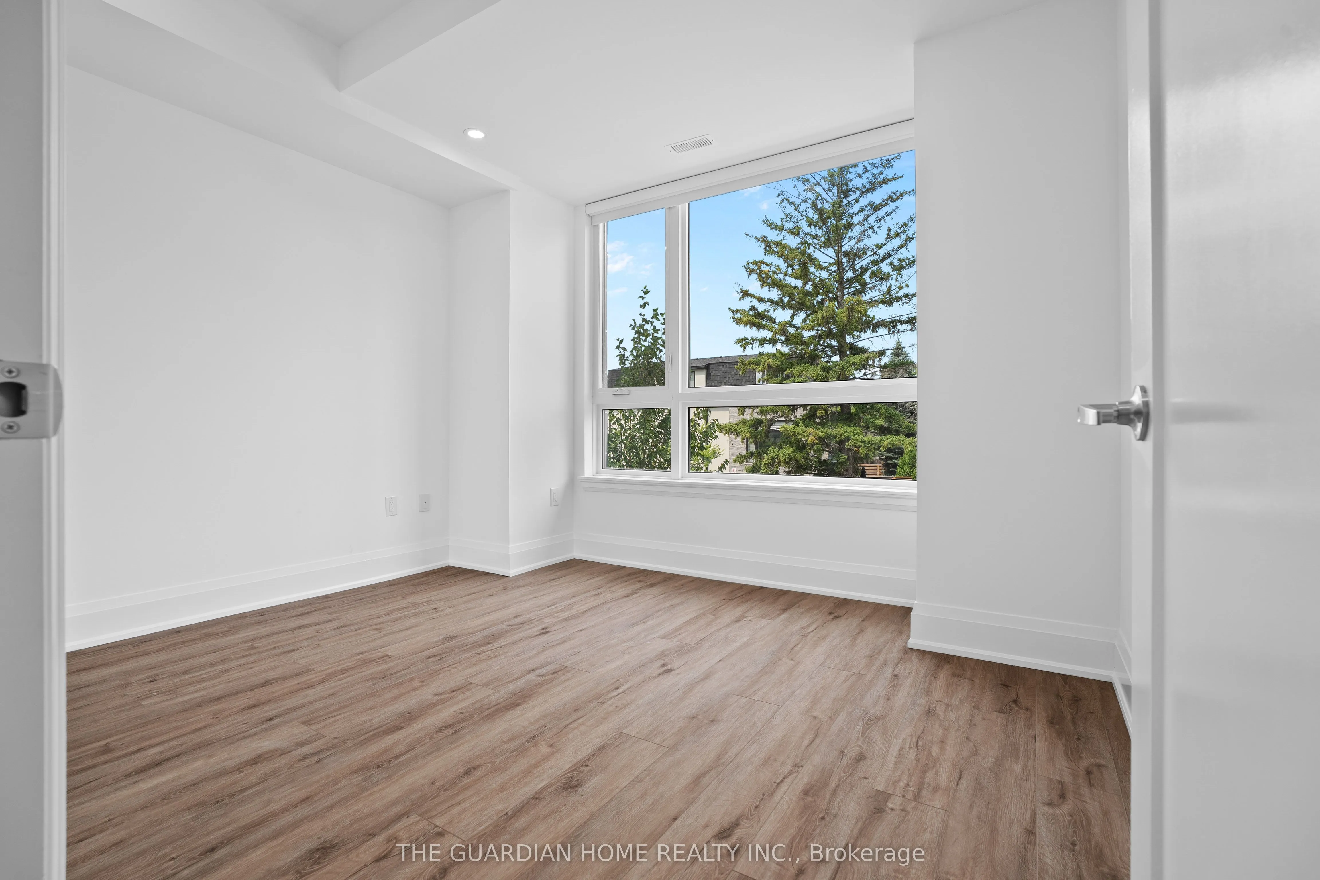 121 High Street W, #4