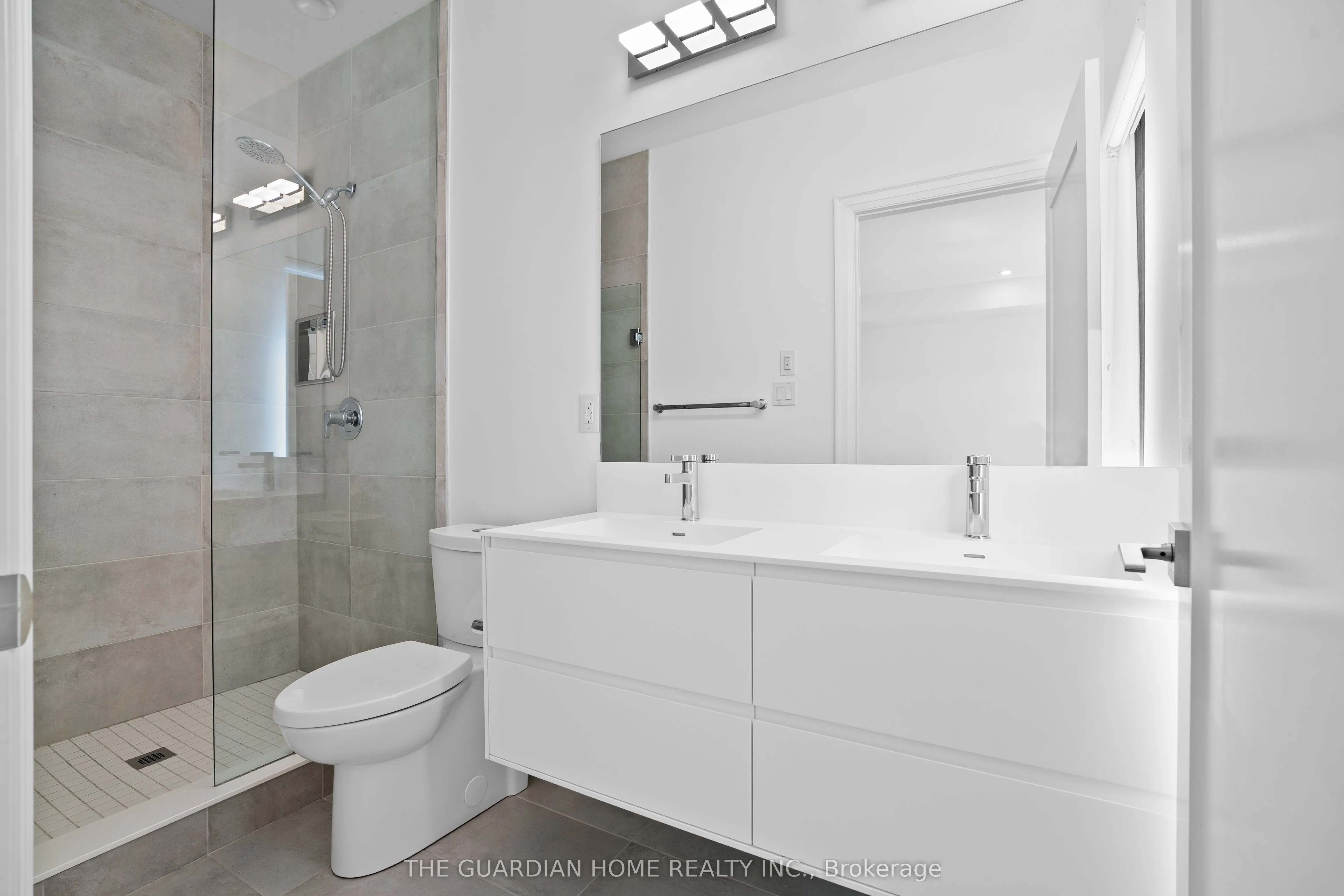 121 High Street W, #4