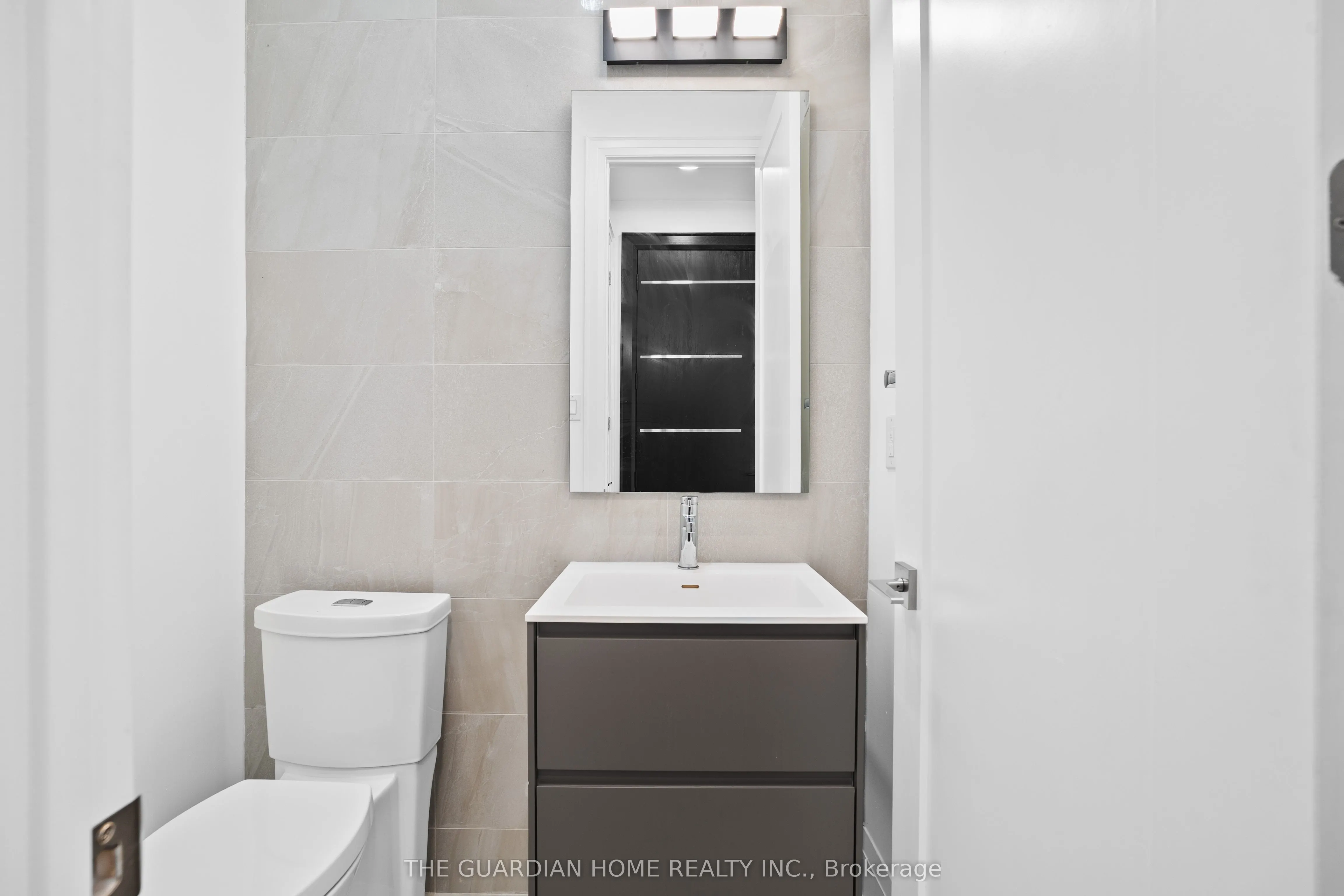 121 High Street W, #4