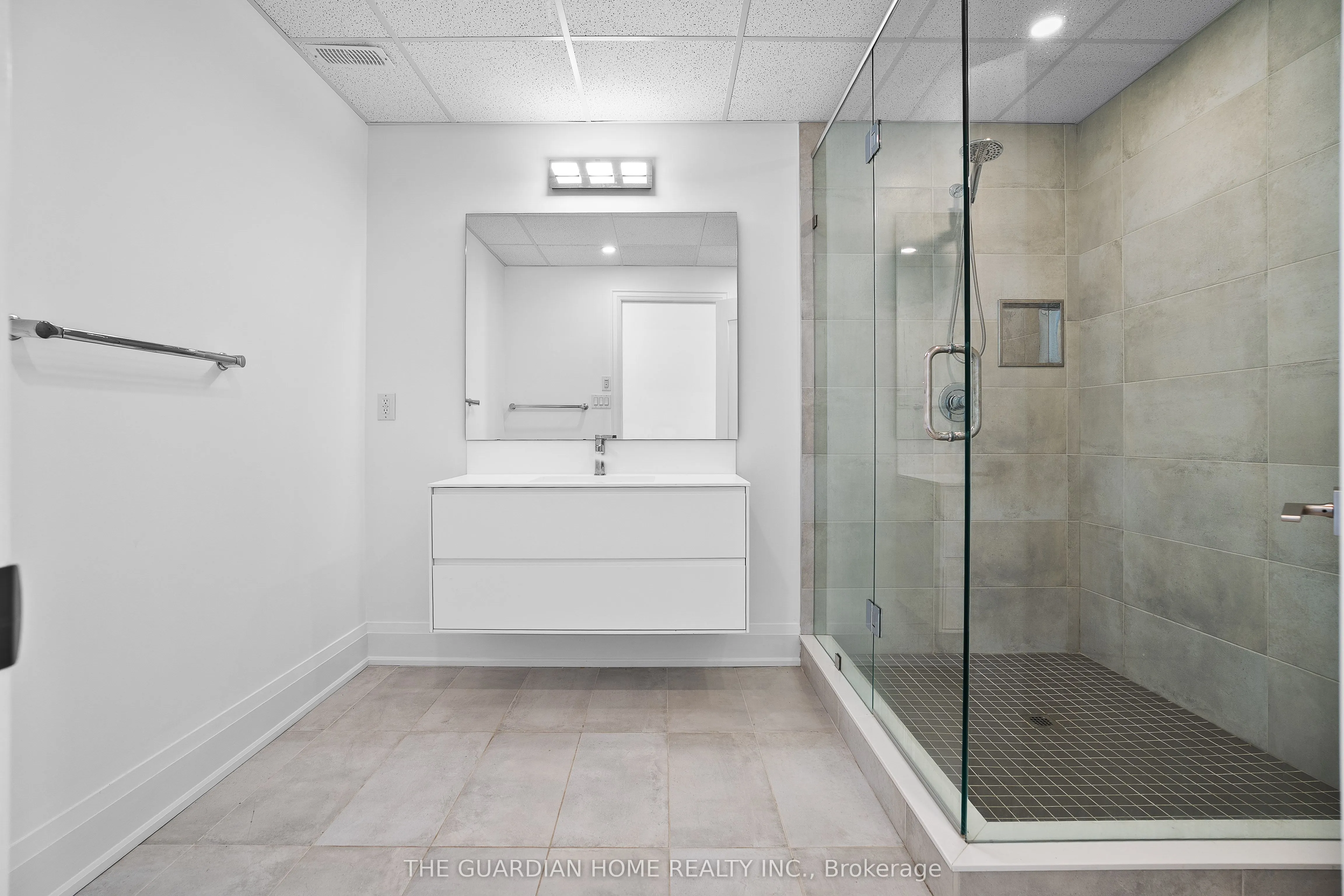 121 High Street W, #4