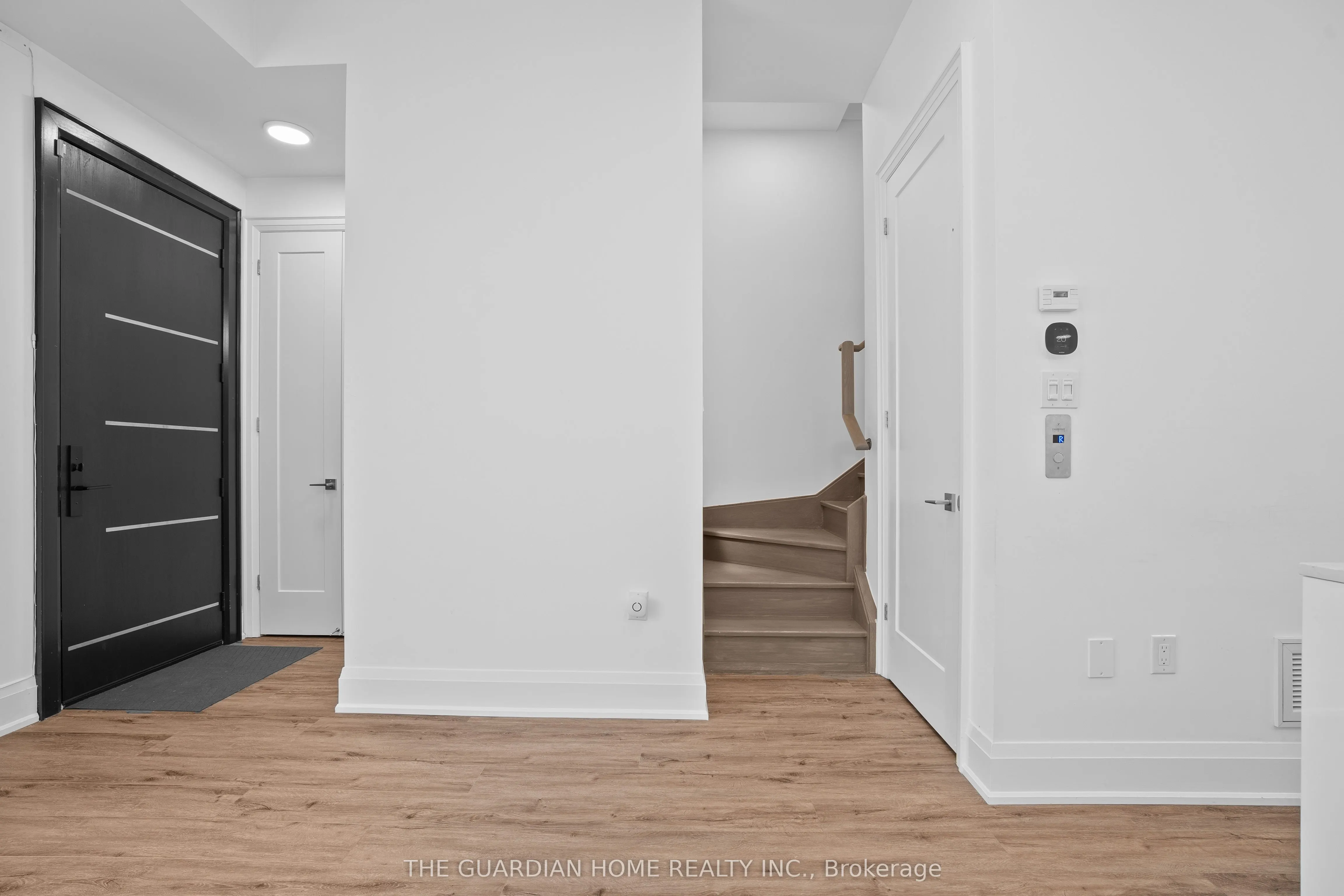 121 High Street W, #4
