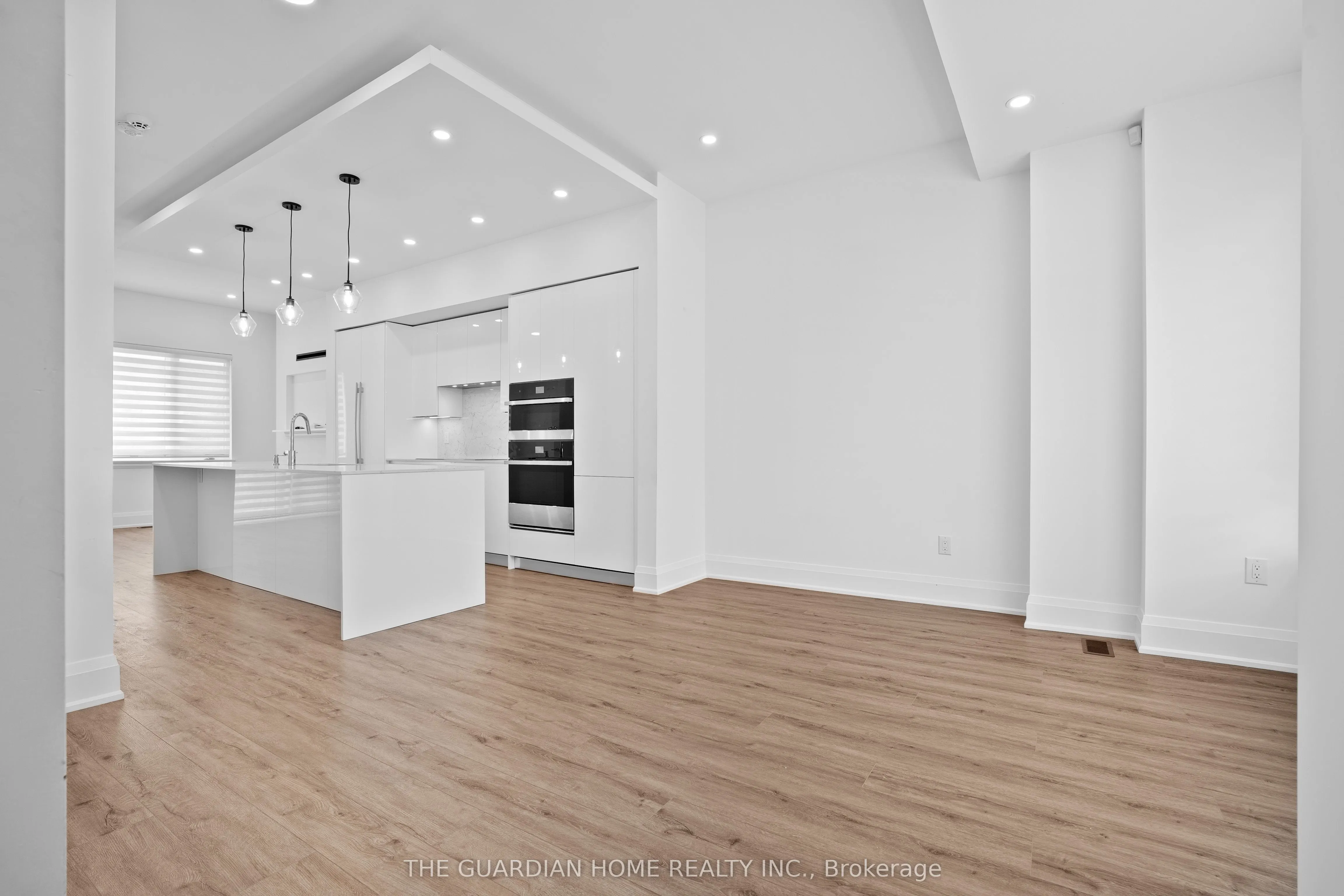 121 High Street W, #4