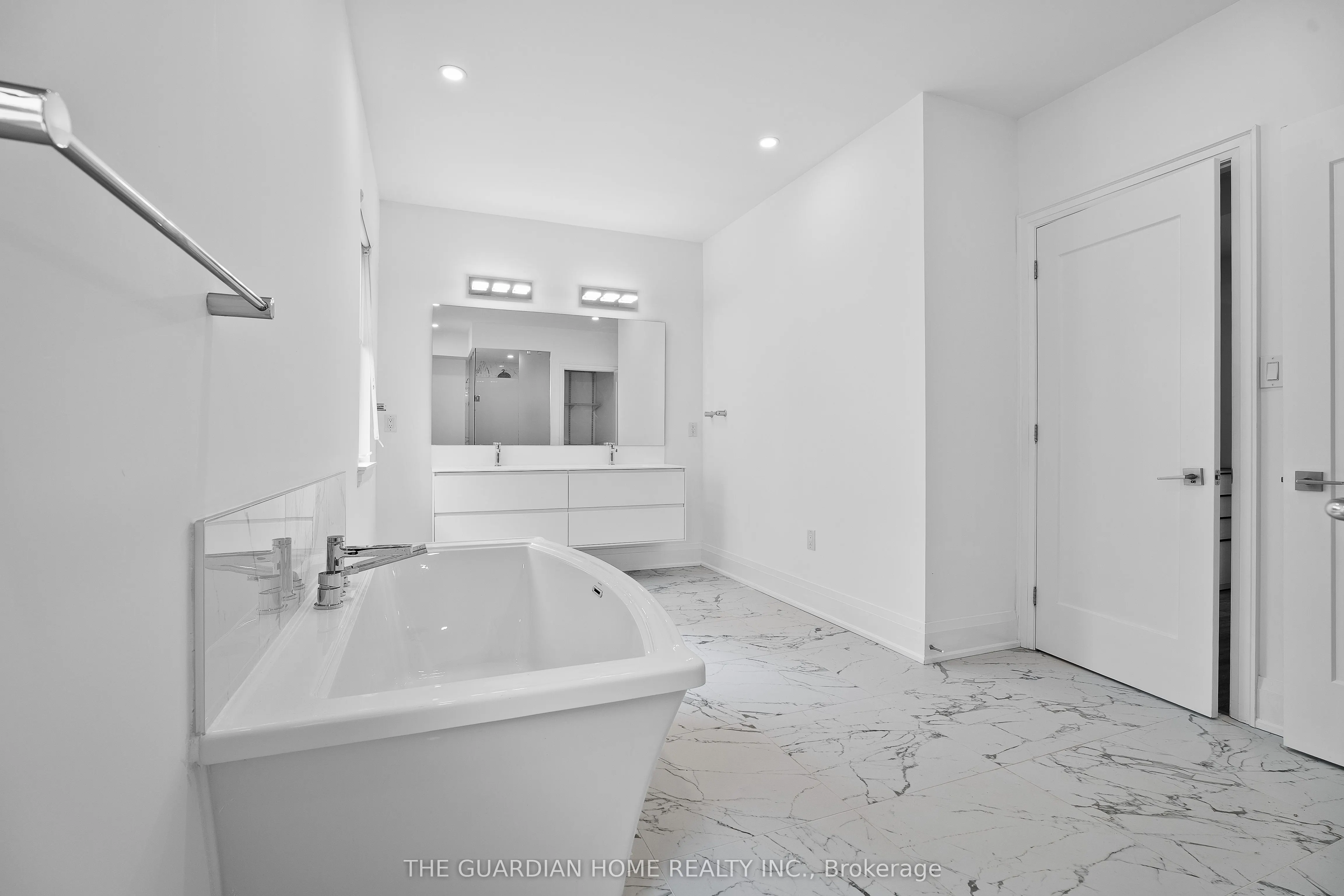 121 High Street W, #4