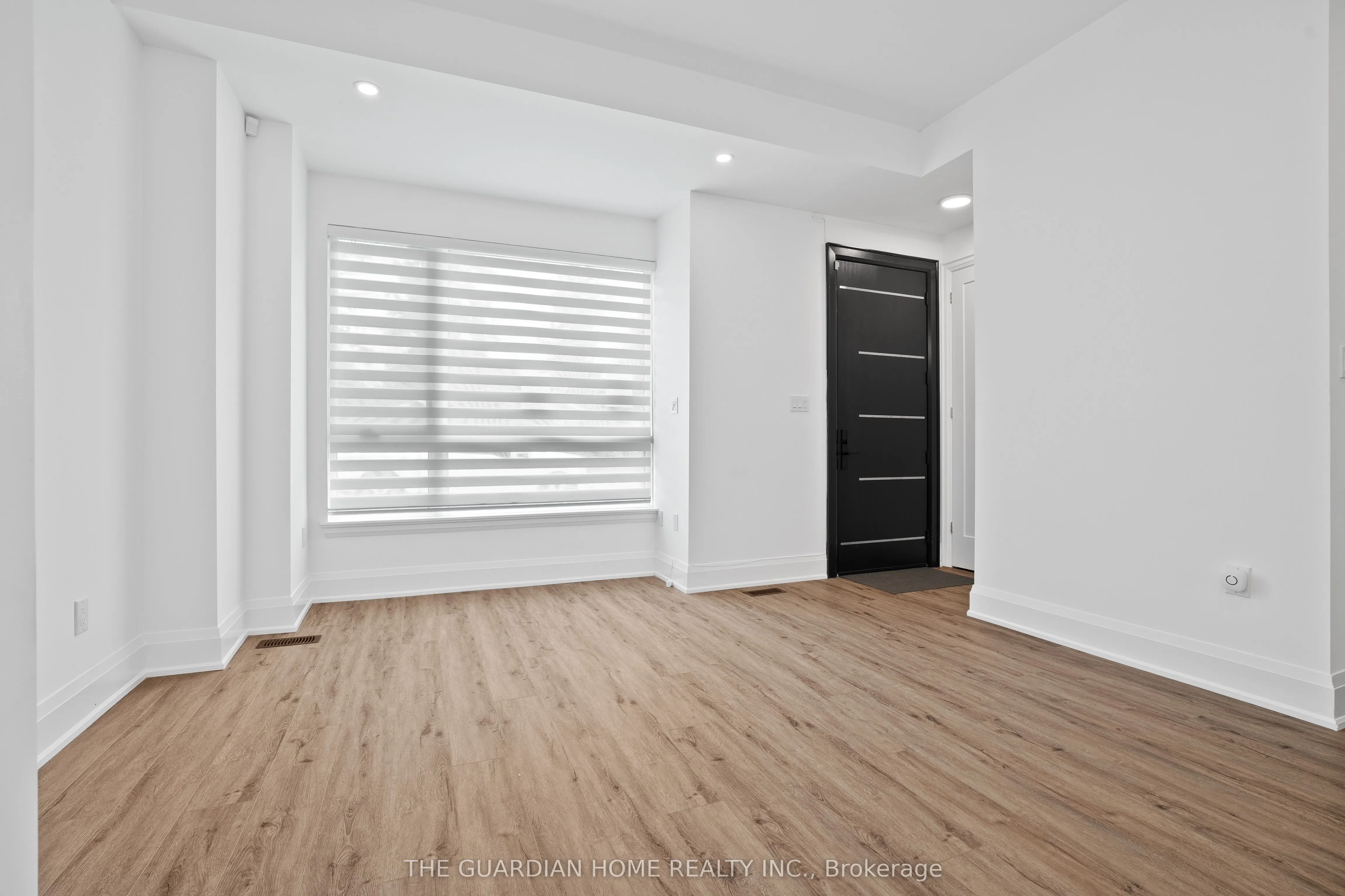 121 High Street W, #4
