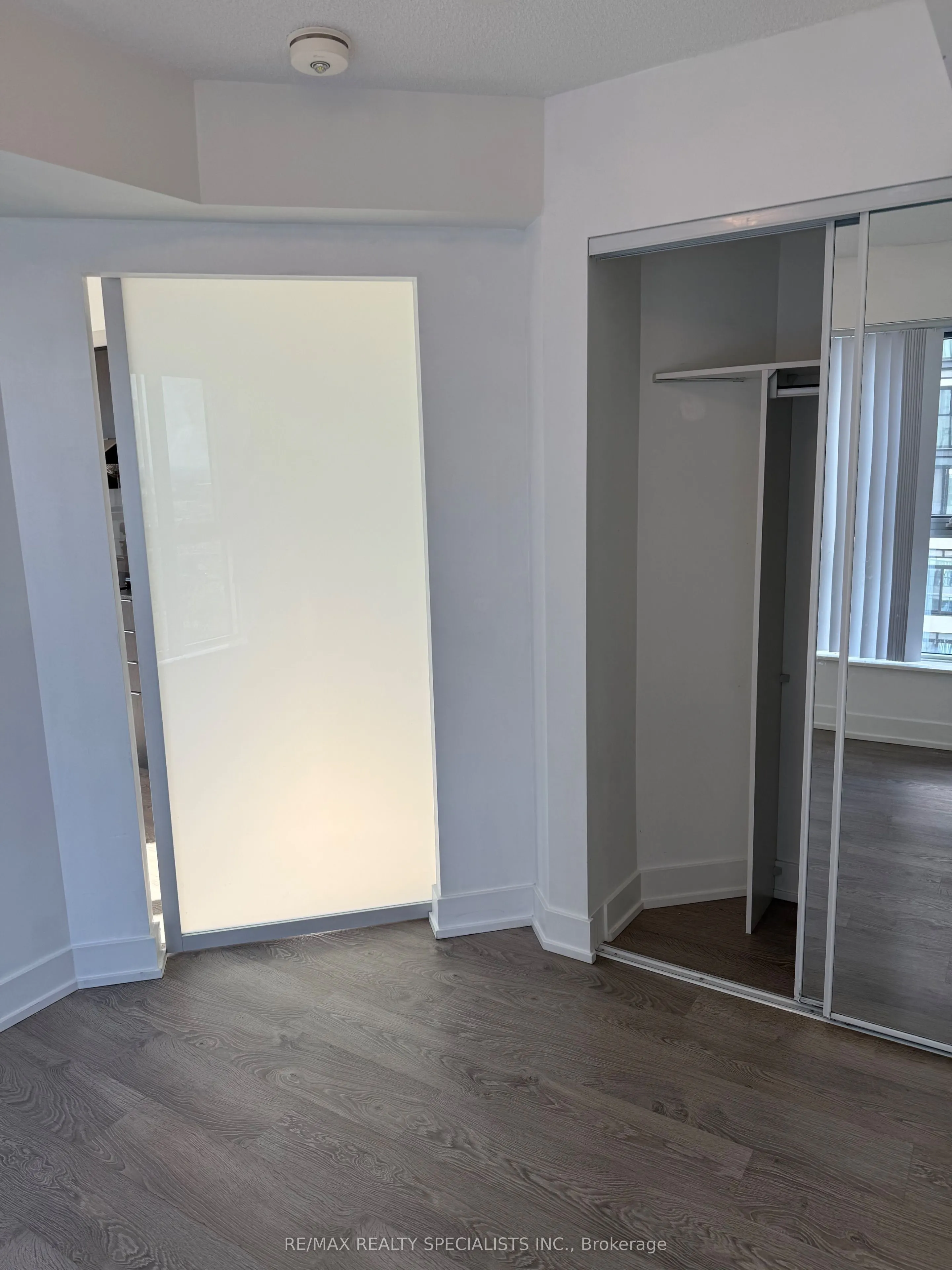7 Mabelle Avenue, #3002