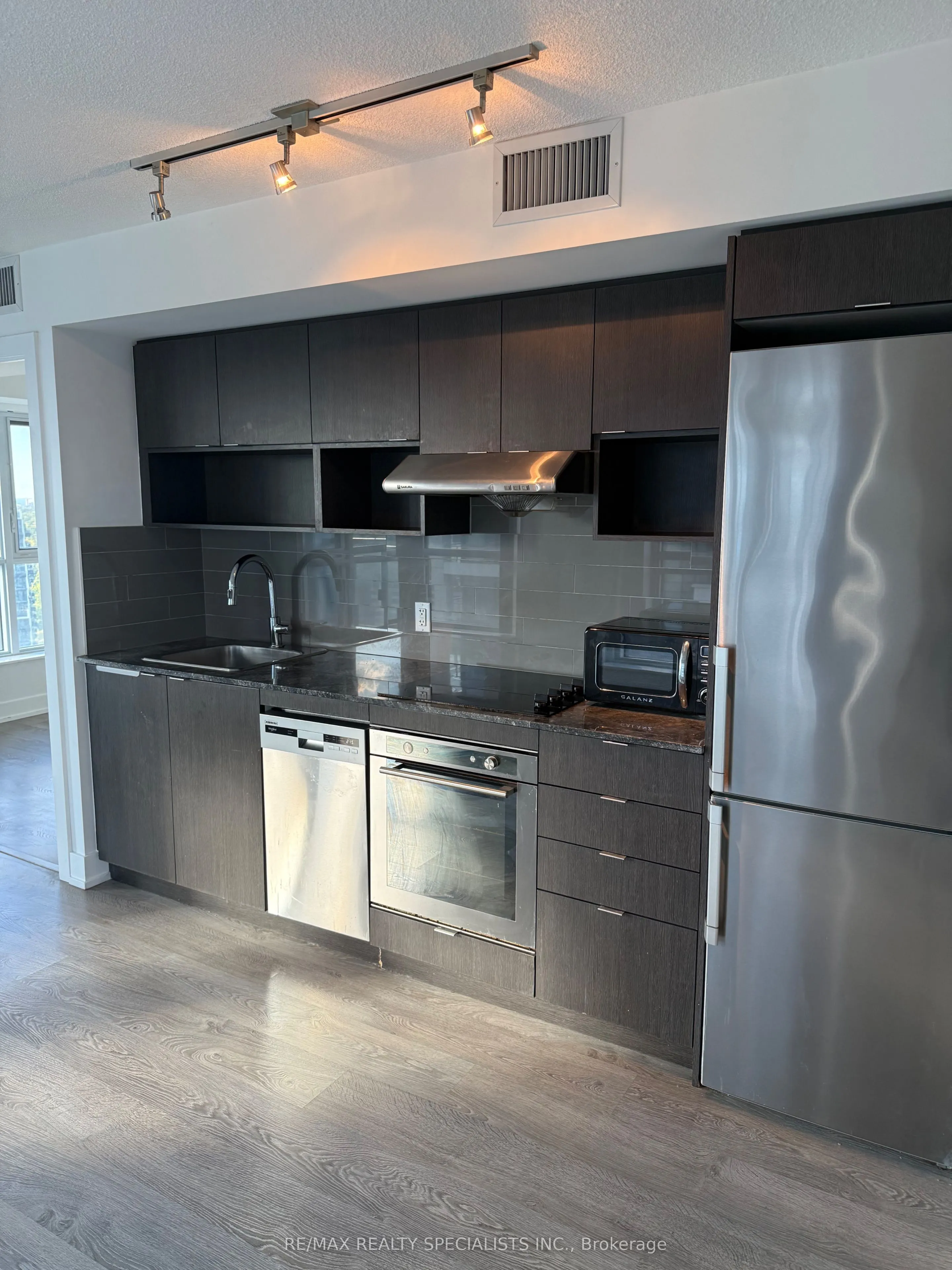 7 Mabelle Avenue, #3002