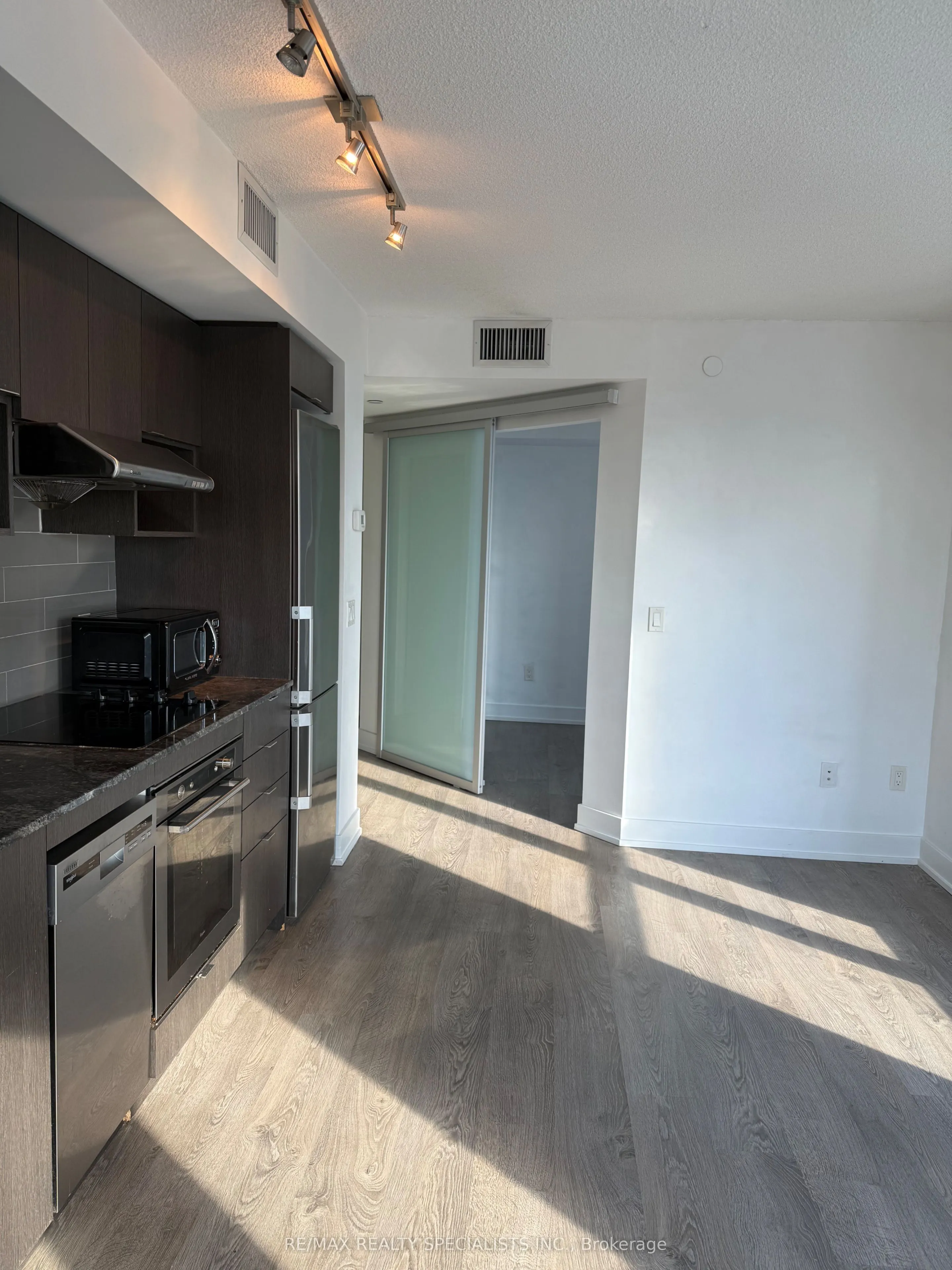 7 Mabelle Avenue, #3002