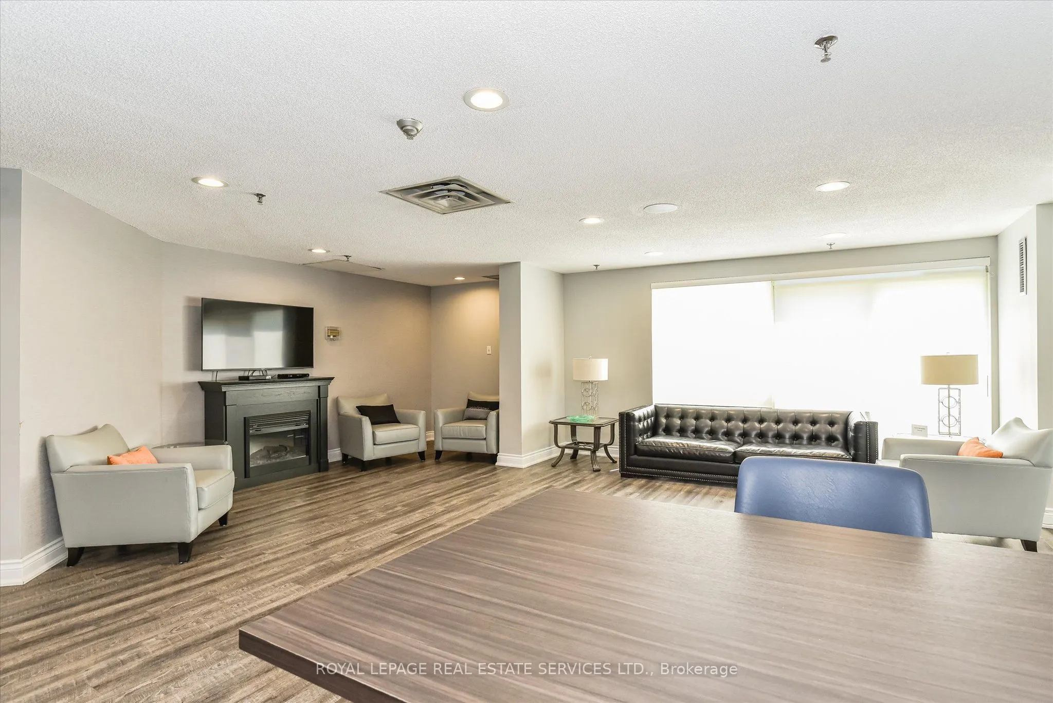 2511 Lakeshore Road W, #608