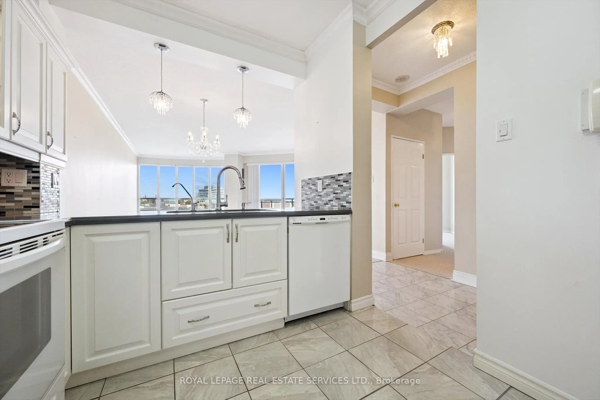 2511 Lakeshore Road W, #608