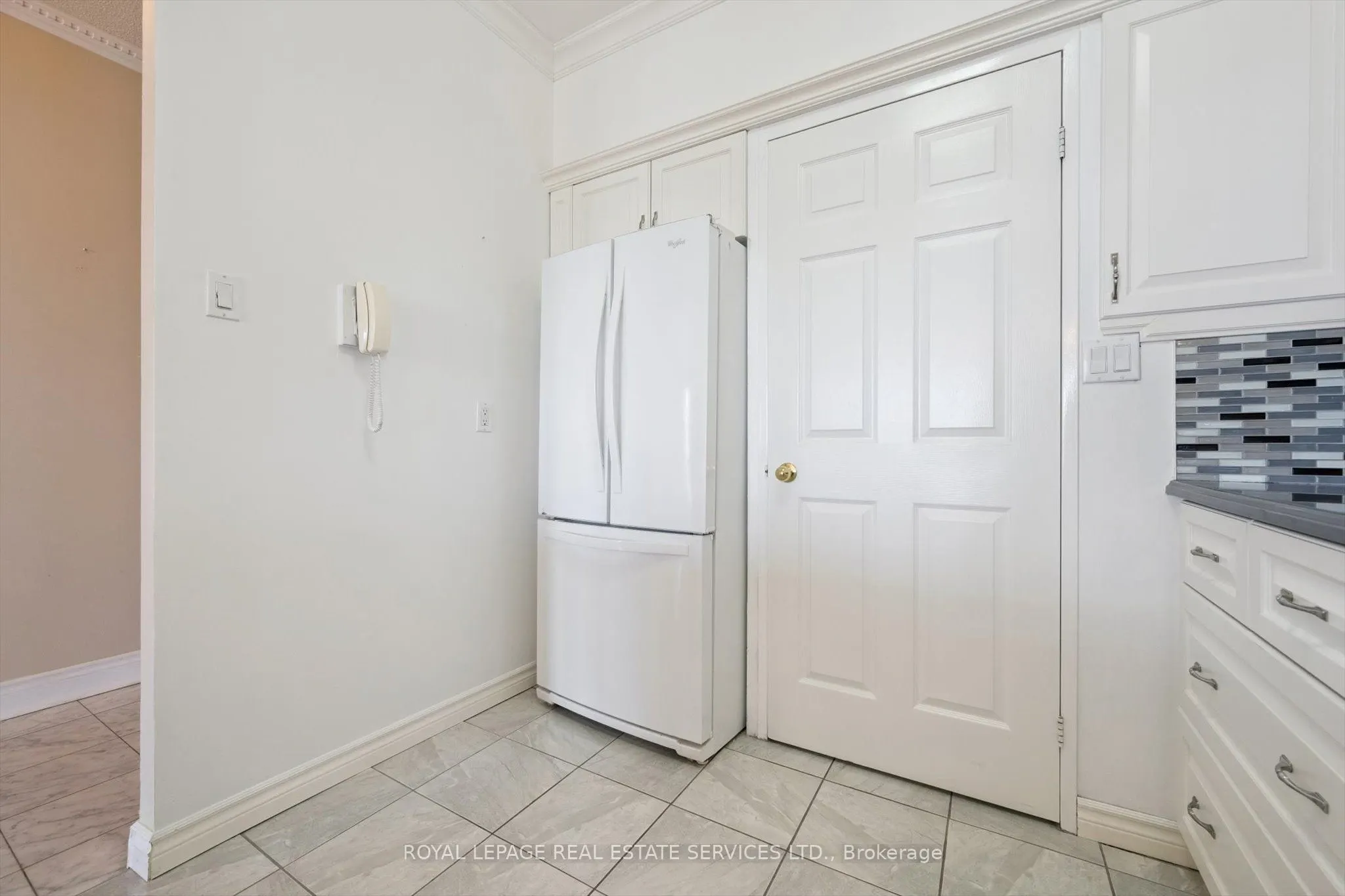 2511 Lakeshore Road W, #608