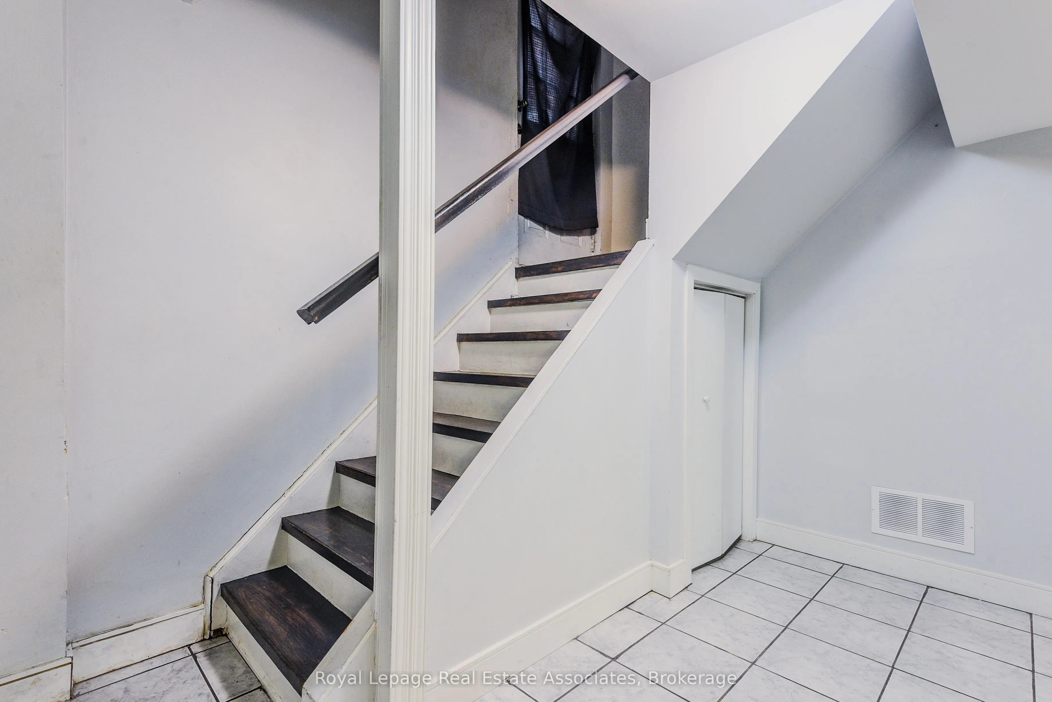 631 Ashprior Avenue