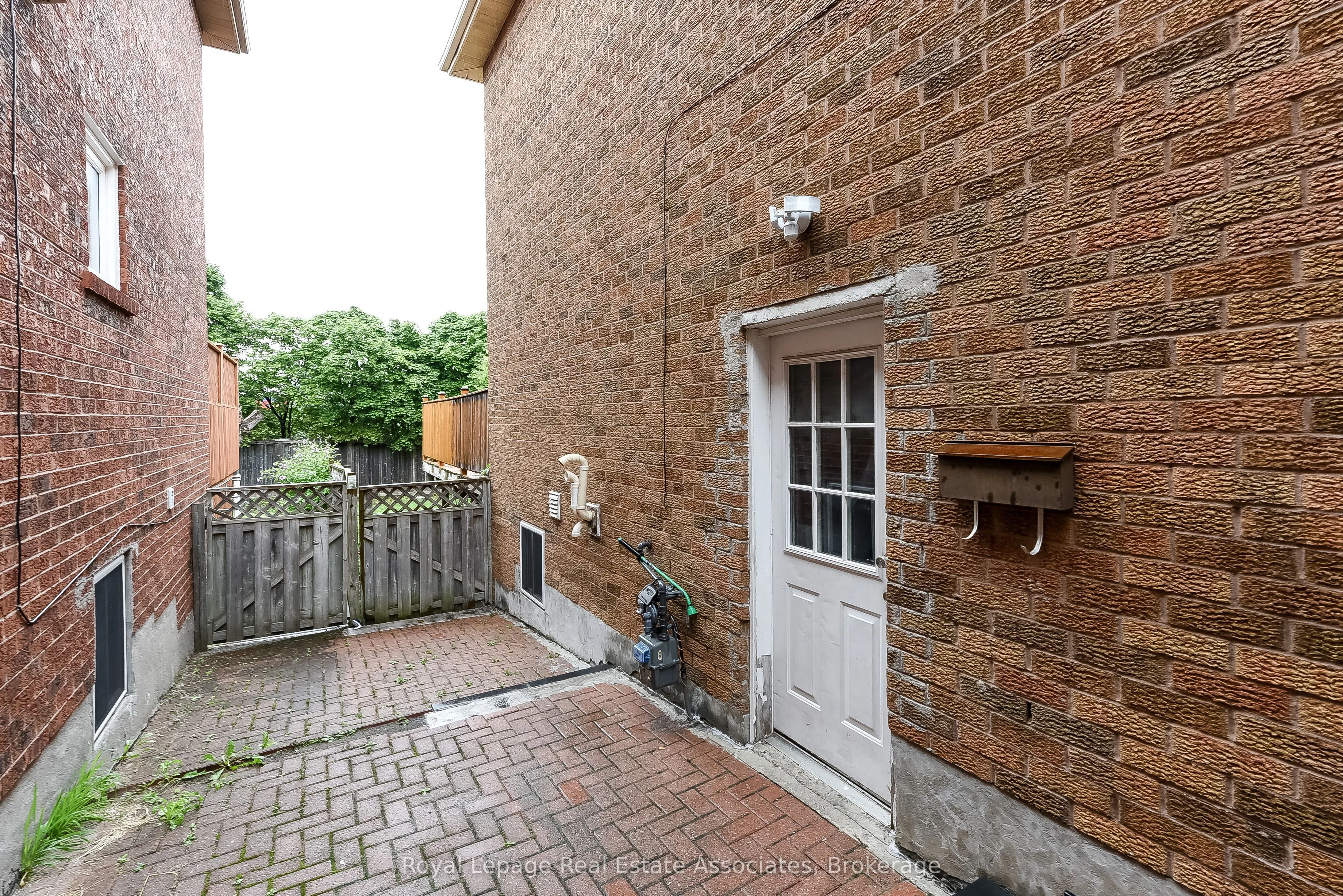 631 Ashprior Avenue
