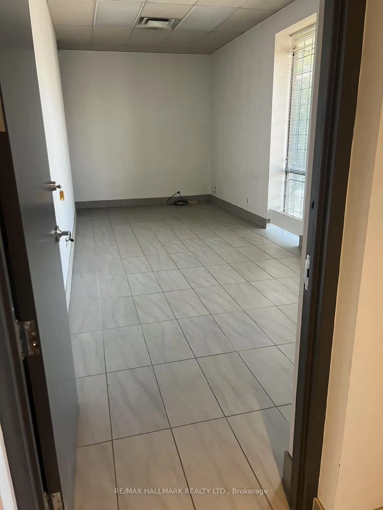 25 Vanley Crescent, #2A