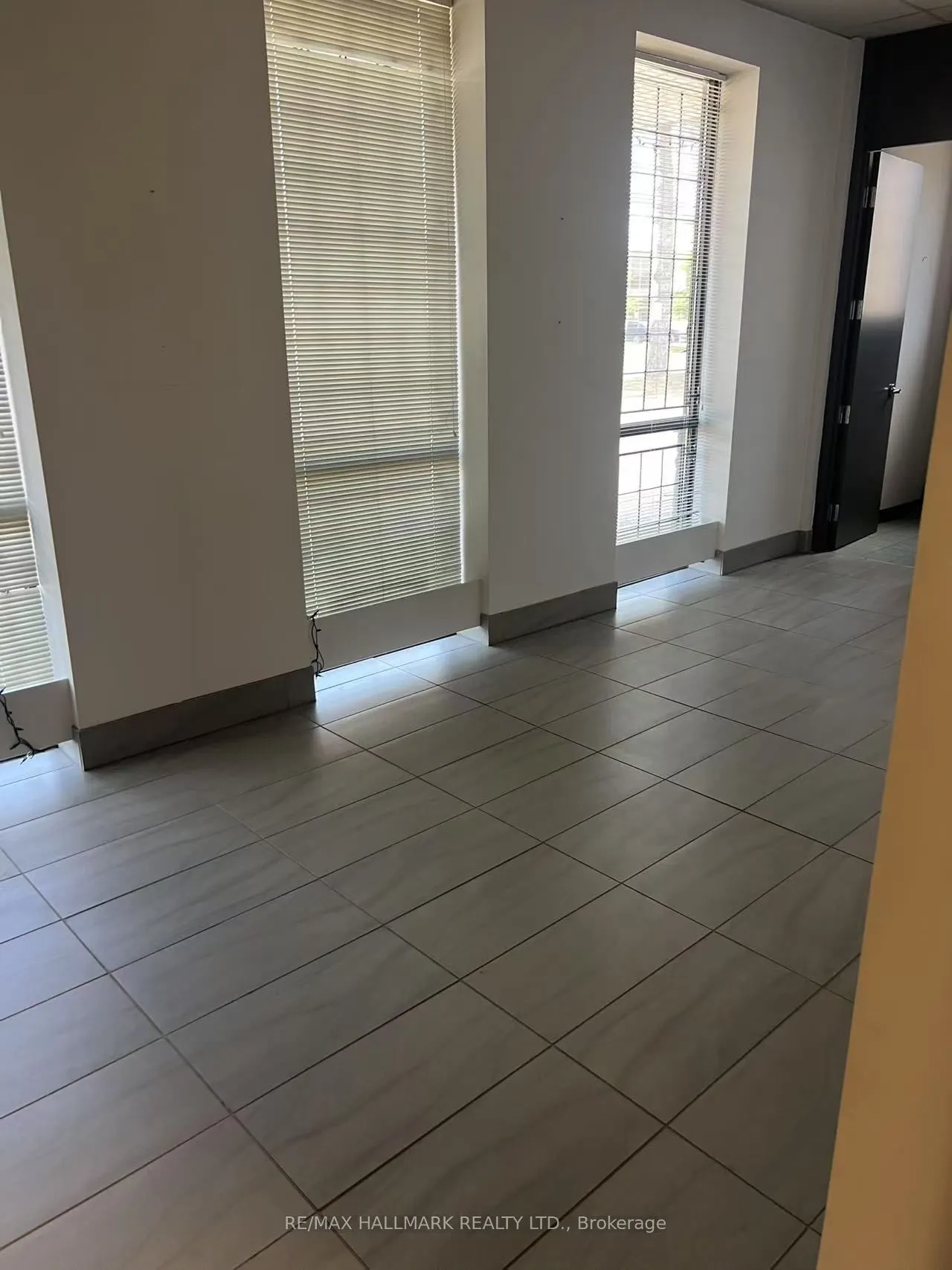 25 Vanley Crescent, #2A