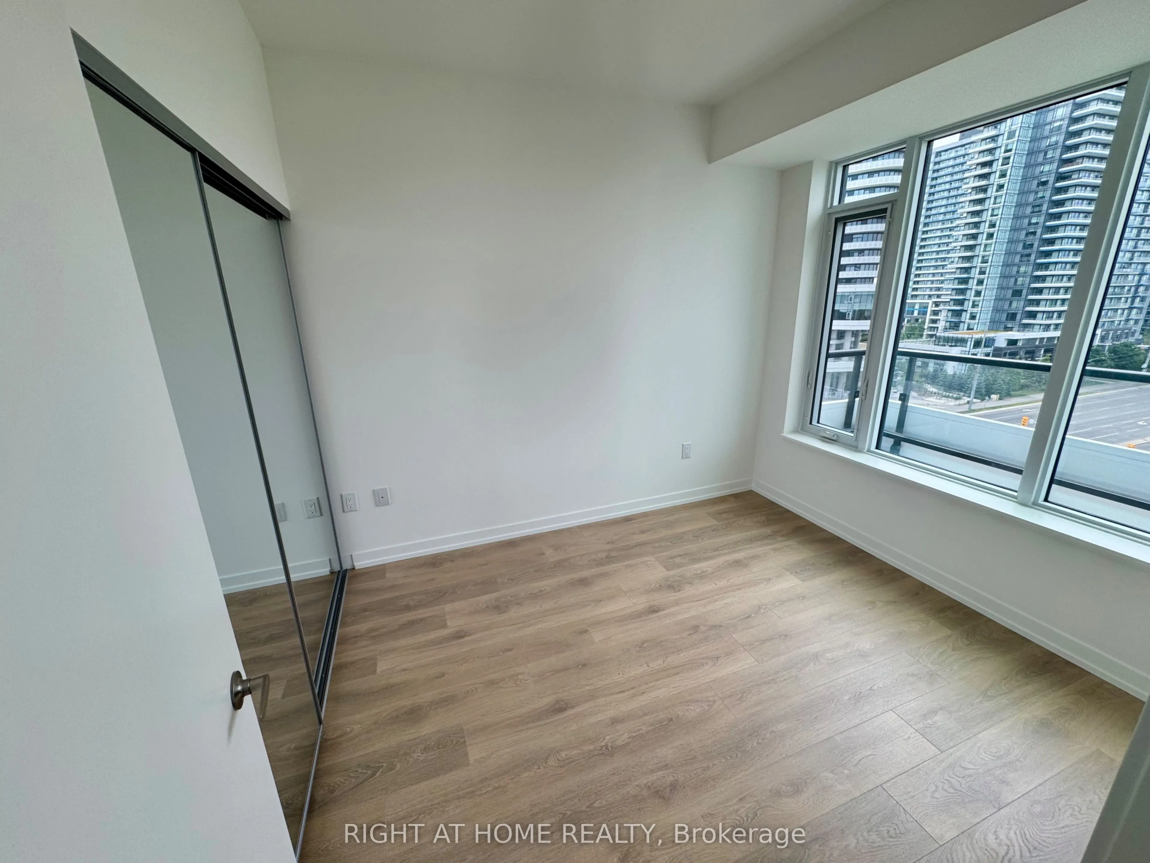 2485 Eglinton Ave W Avenue, ##821