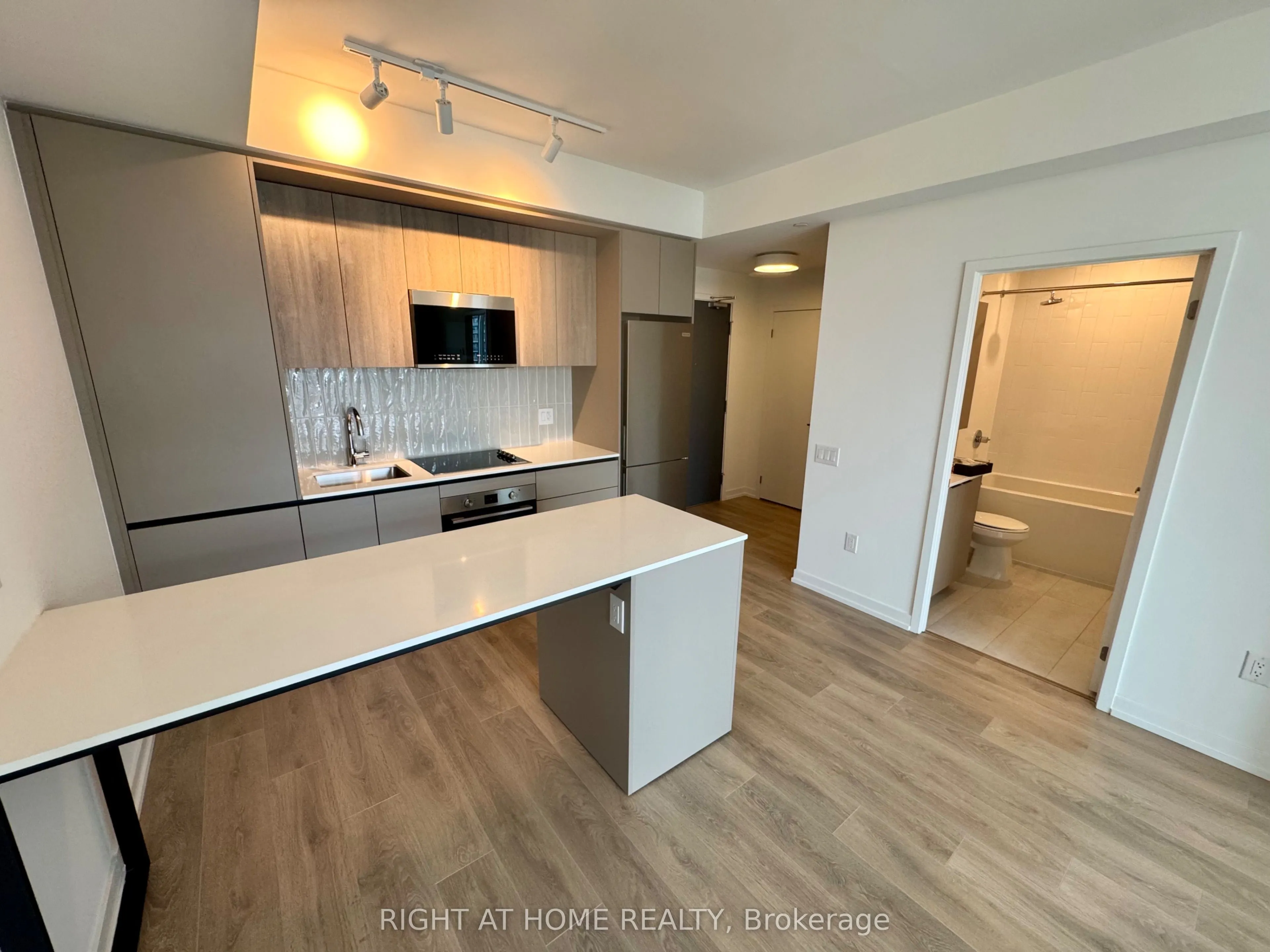 2485 Eglinton Ave W Avenue, ##821