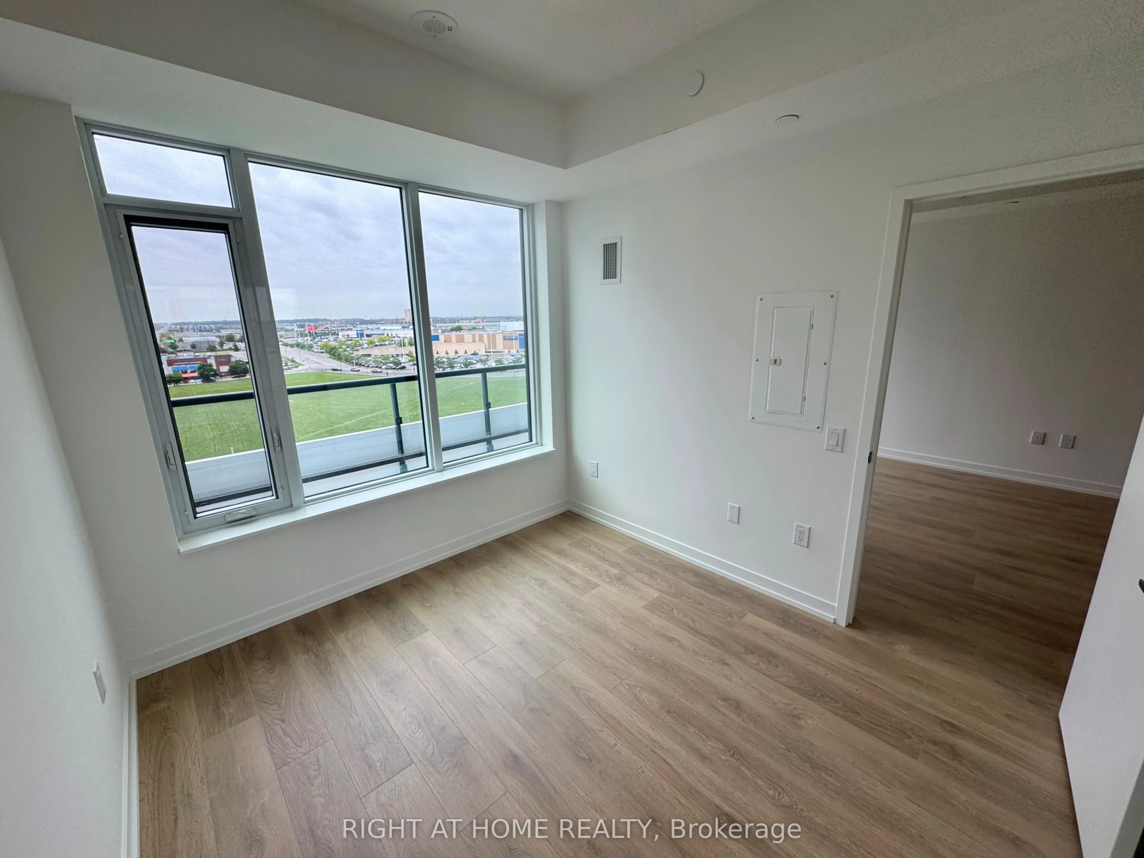 2485 Eglinton Ave W Avenue, ##821