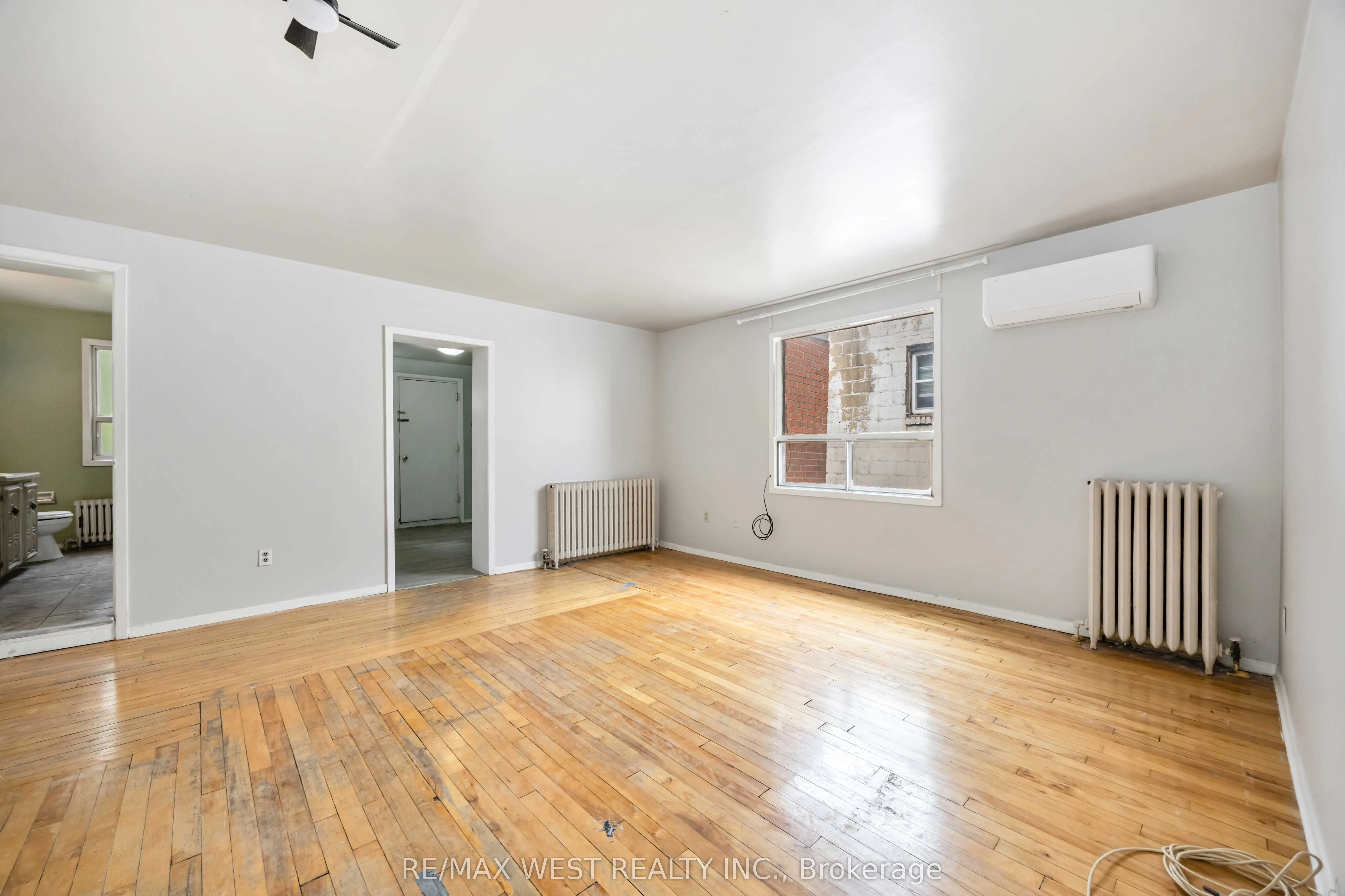 4990 Dundas Street W
