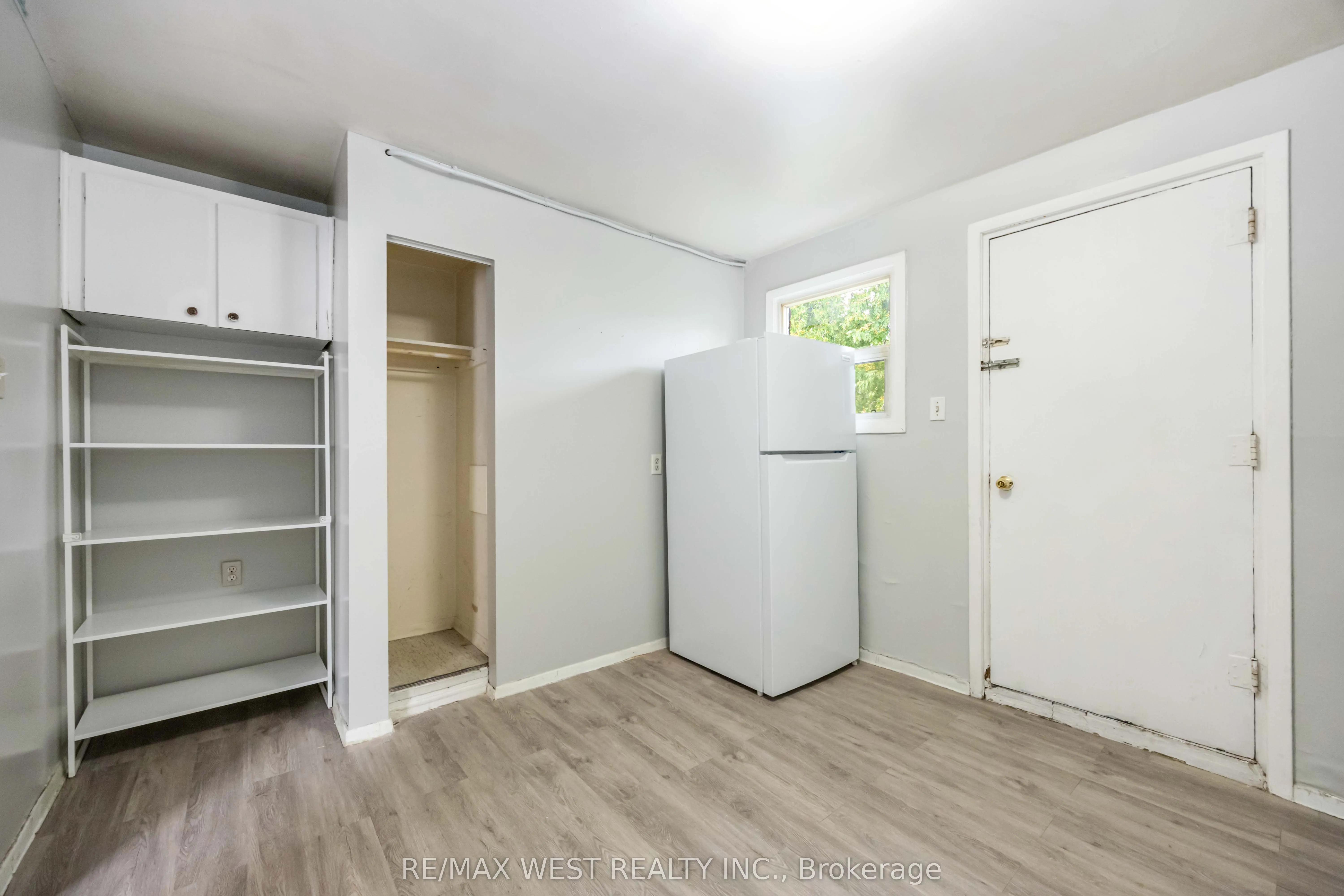 4990 Dundas Street W