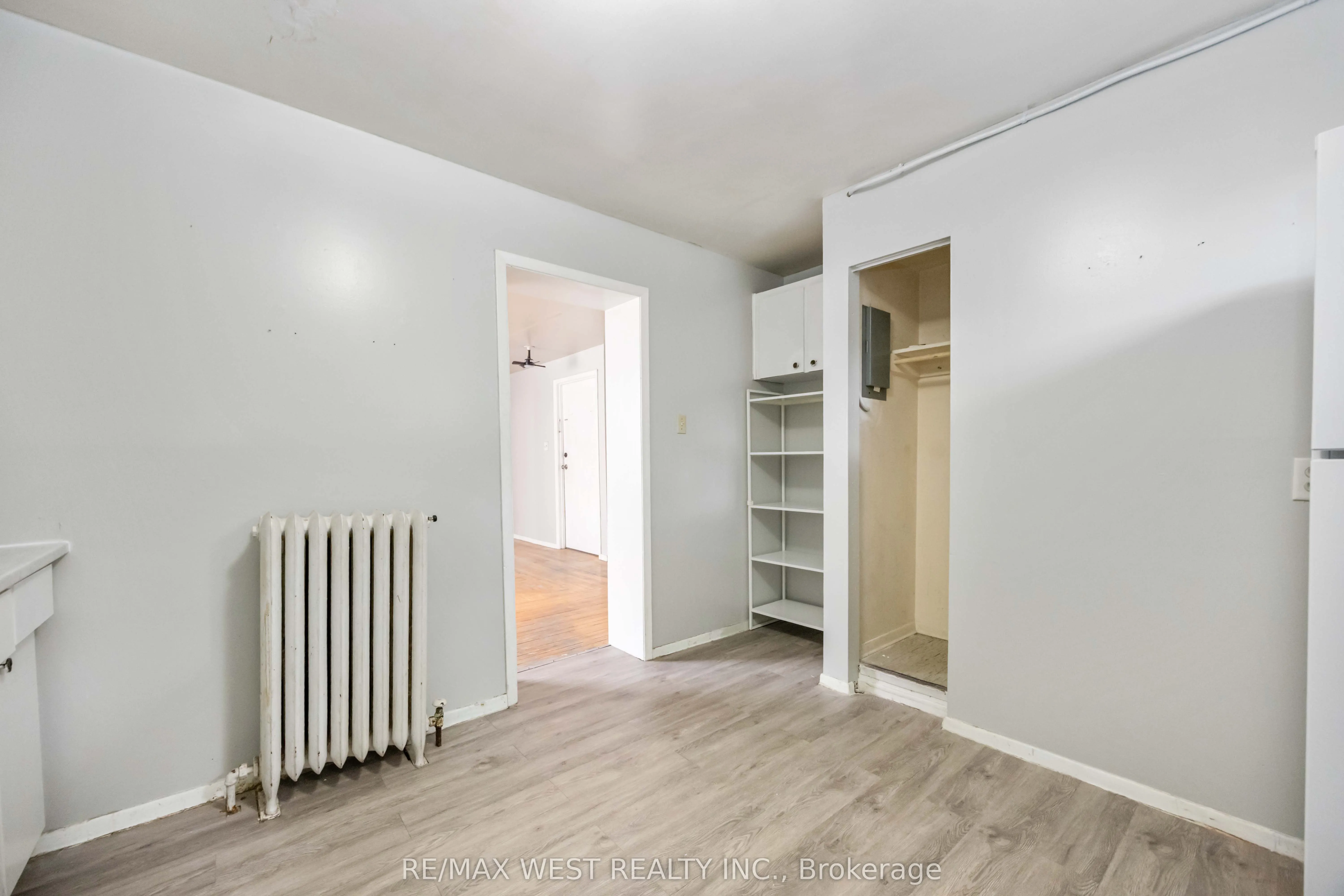 4990 Dundas Street W
