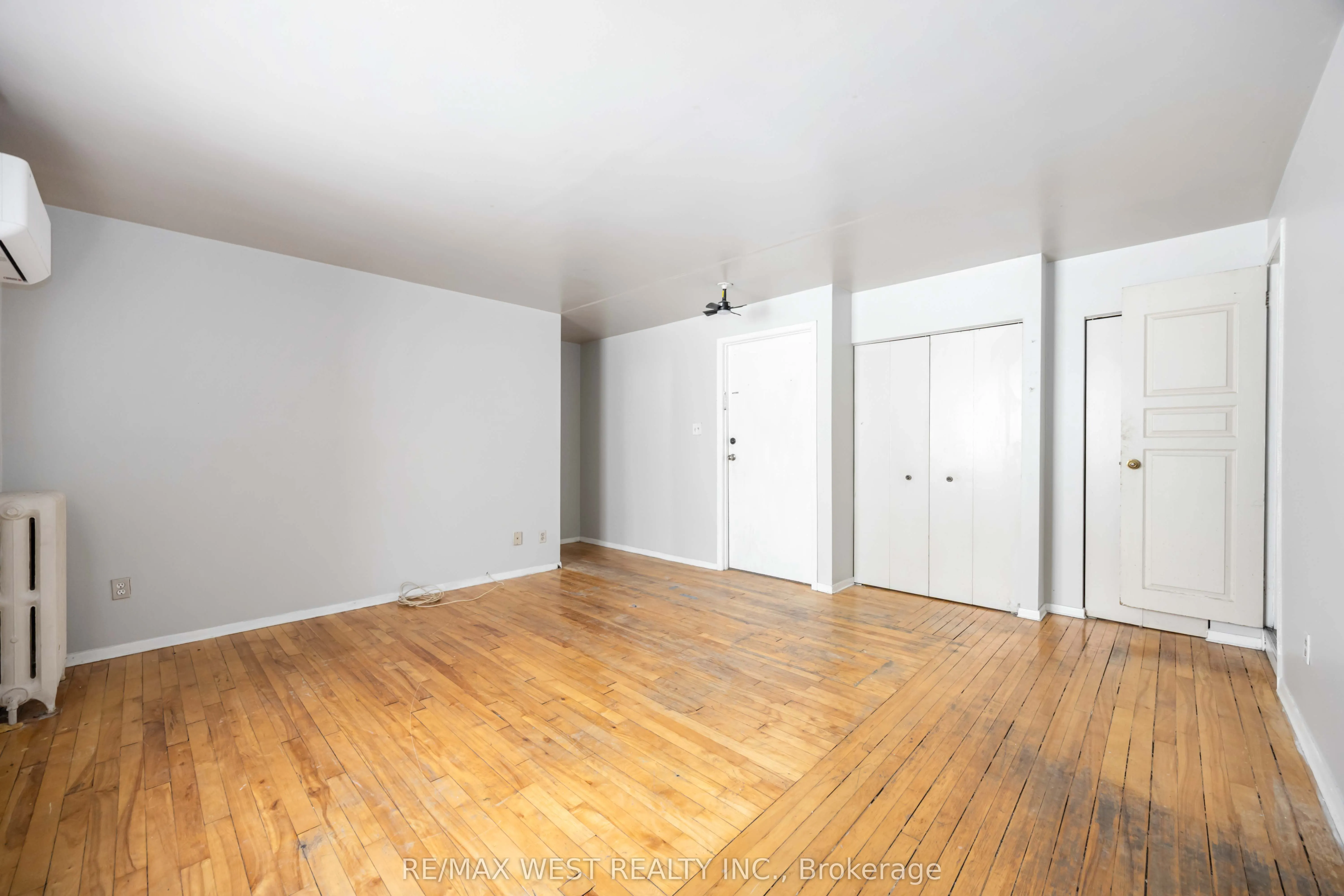 4990 Dundas Street W