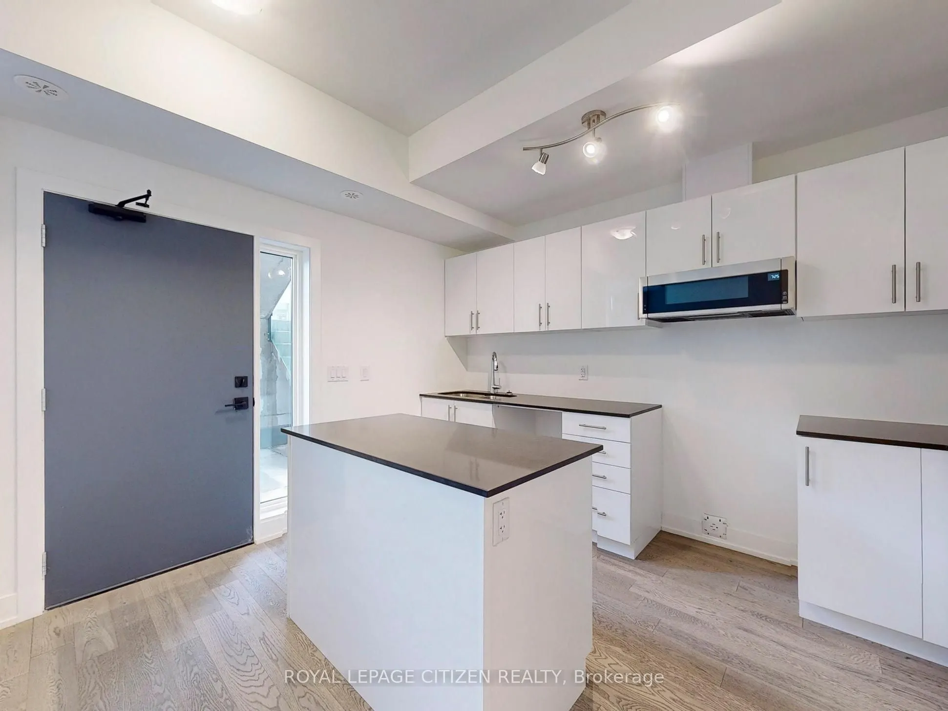 1075 Douglas Mccurdy Comm, #147