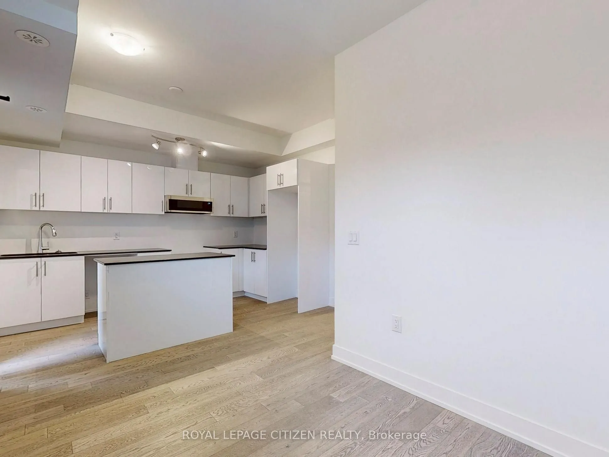 1075 Douglas Mccurdy Comm, #147