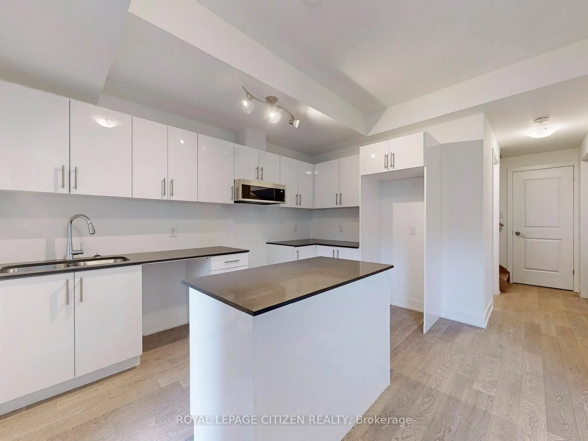 1075 Douglas Mccurdy Comm, #147