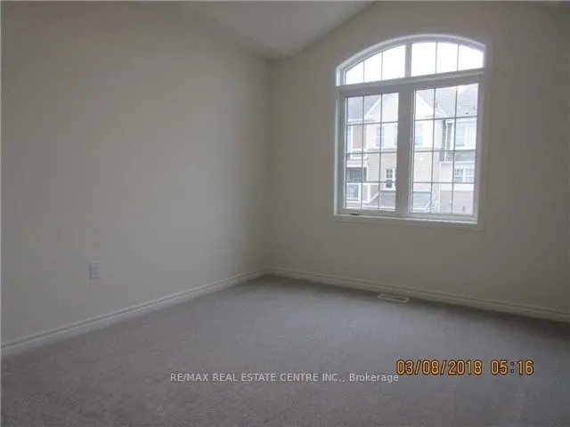 582 Laking Terrace