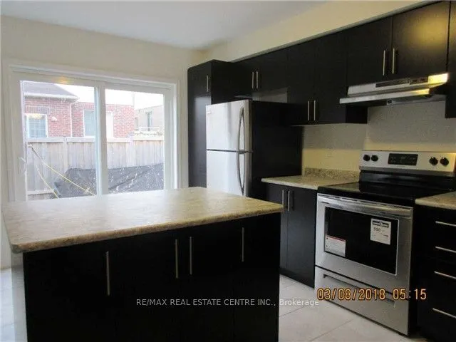 582 Laking Terrace