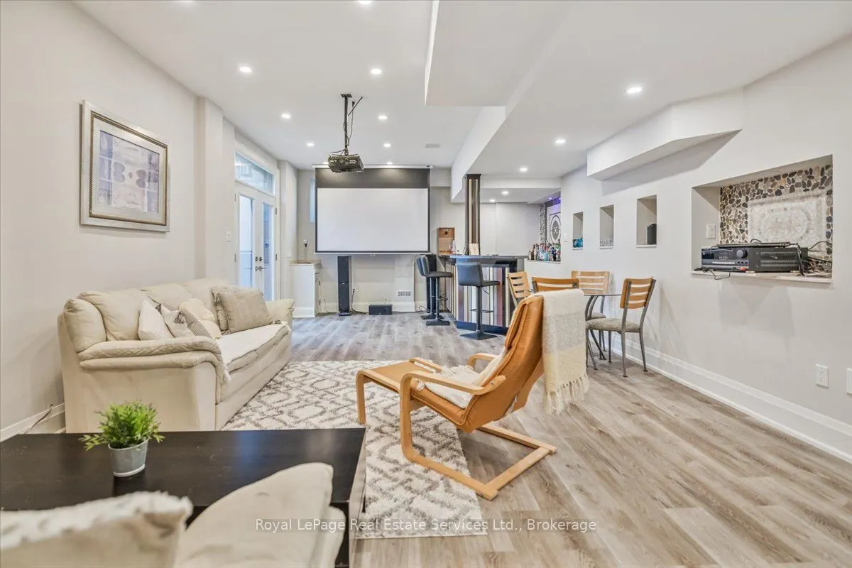 1211 Pinegrove Road
