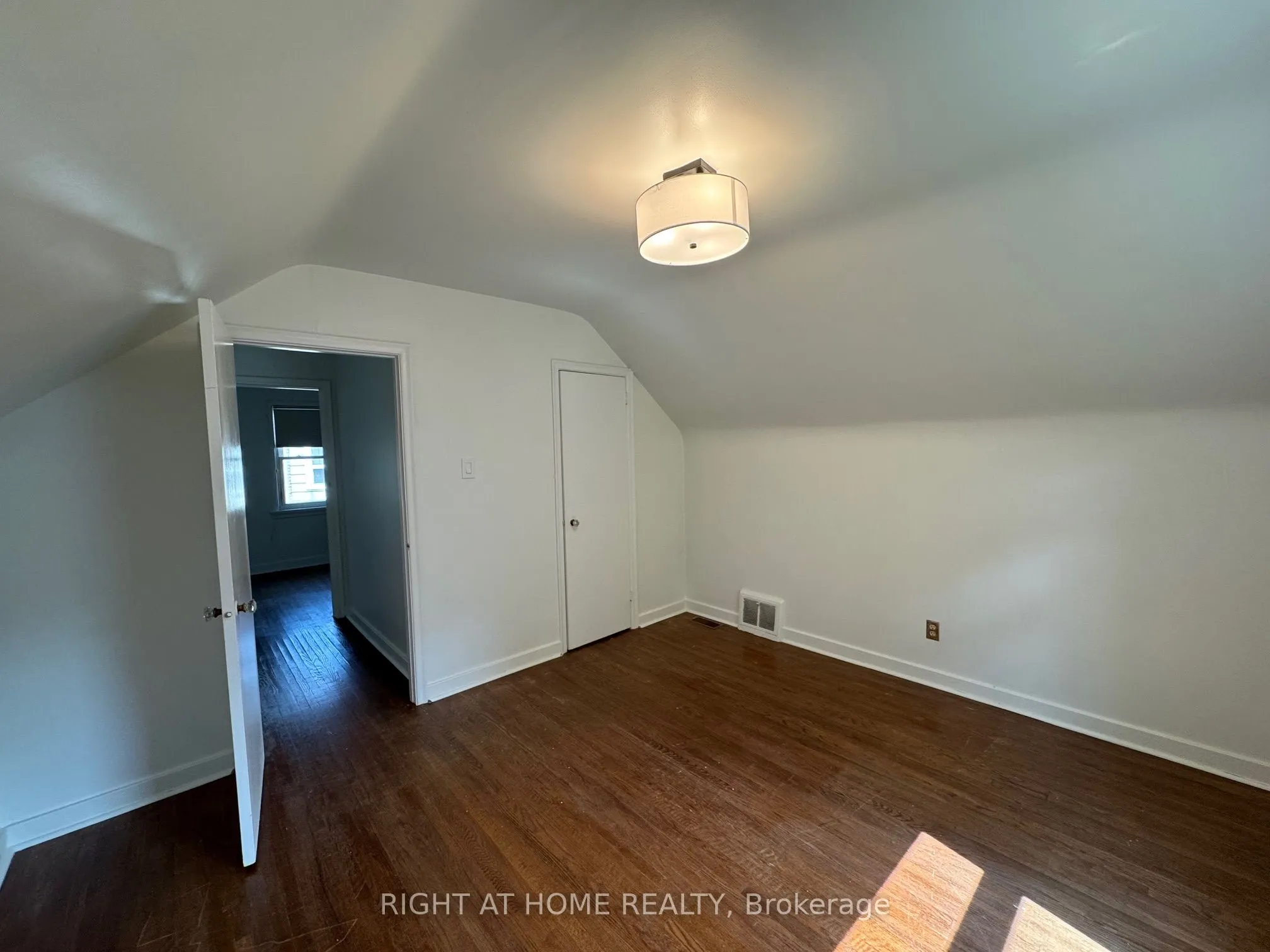 10 Woodbury Place