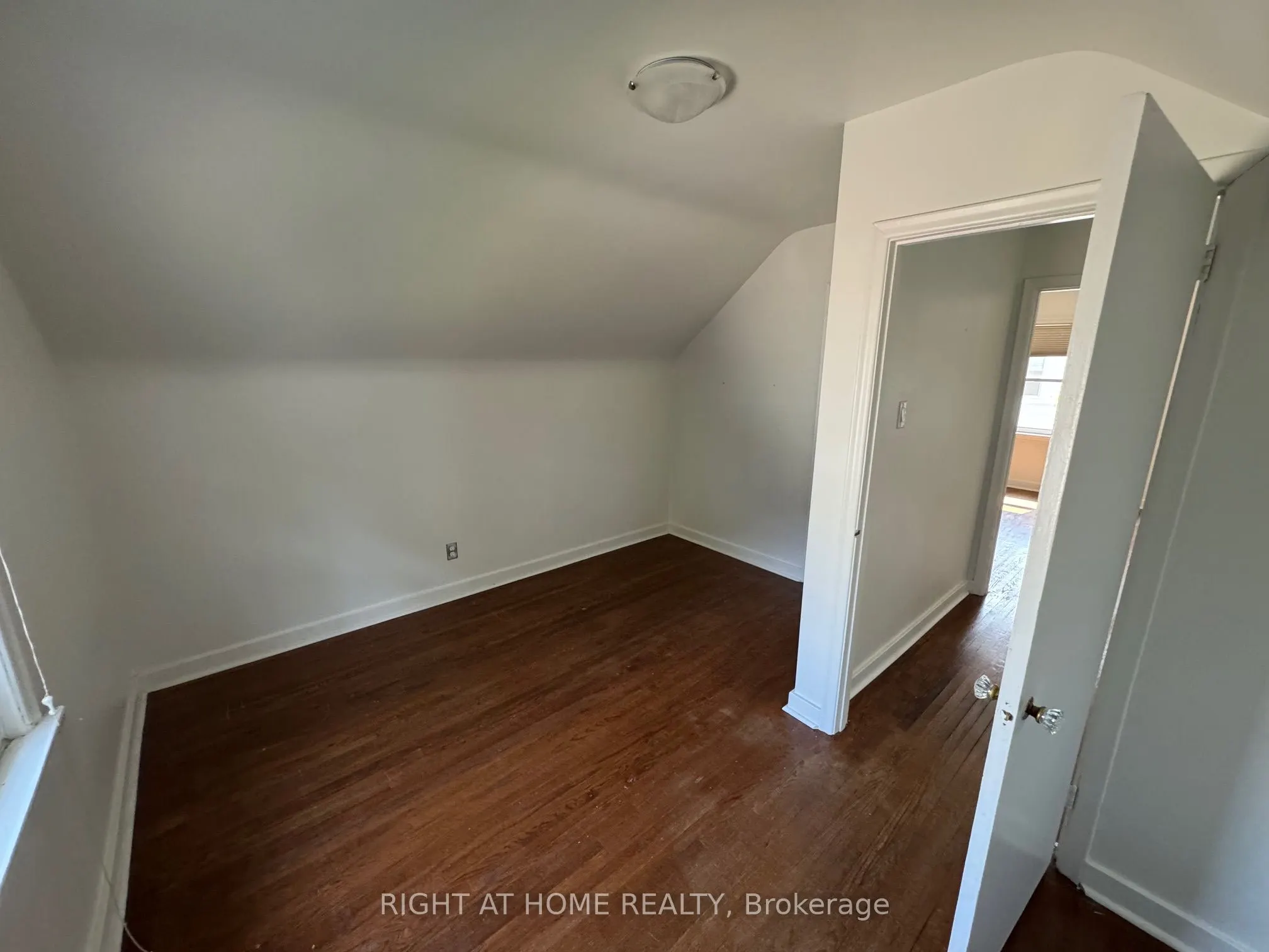 10 Woodbury Place