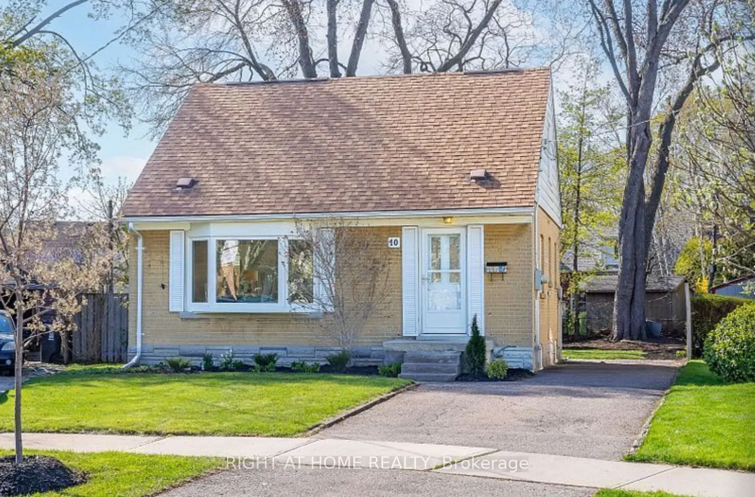 10 Woodbury Place