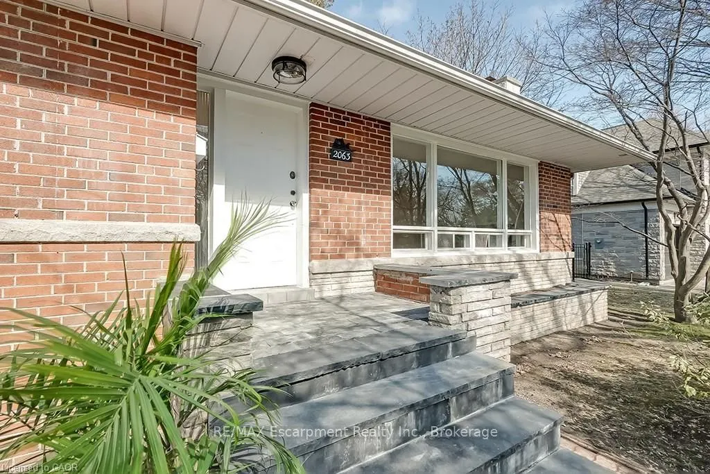 2063 Glenforest Crescent