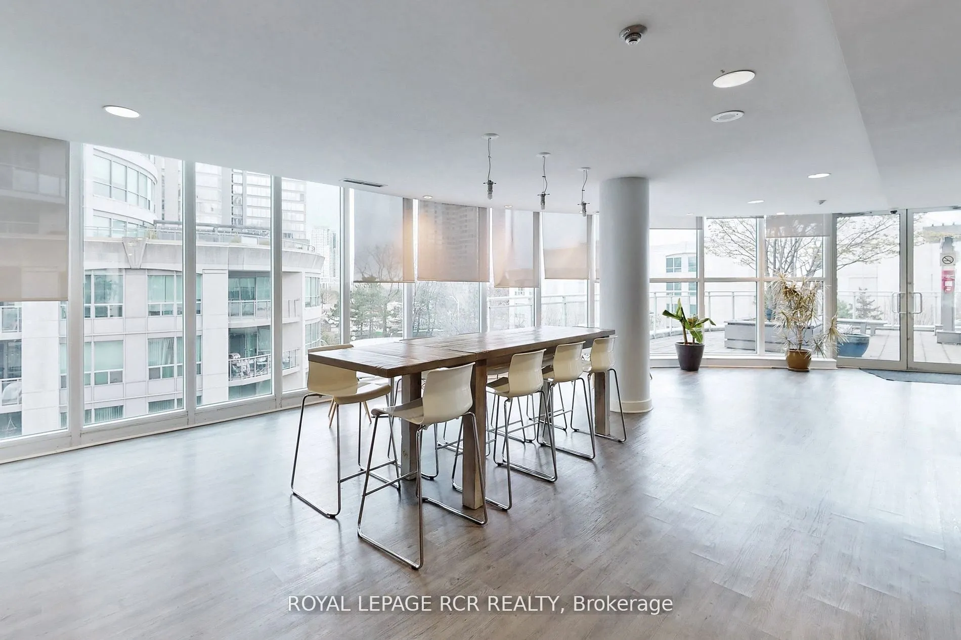 2067 Lakeshore Boulevard W, #903