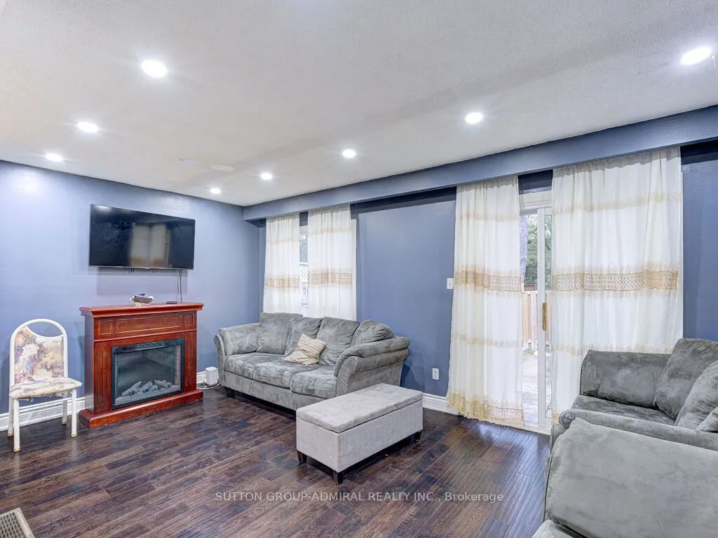110 Foster Crescent, #110